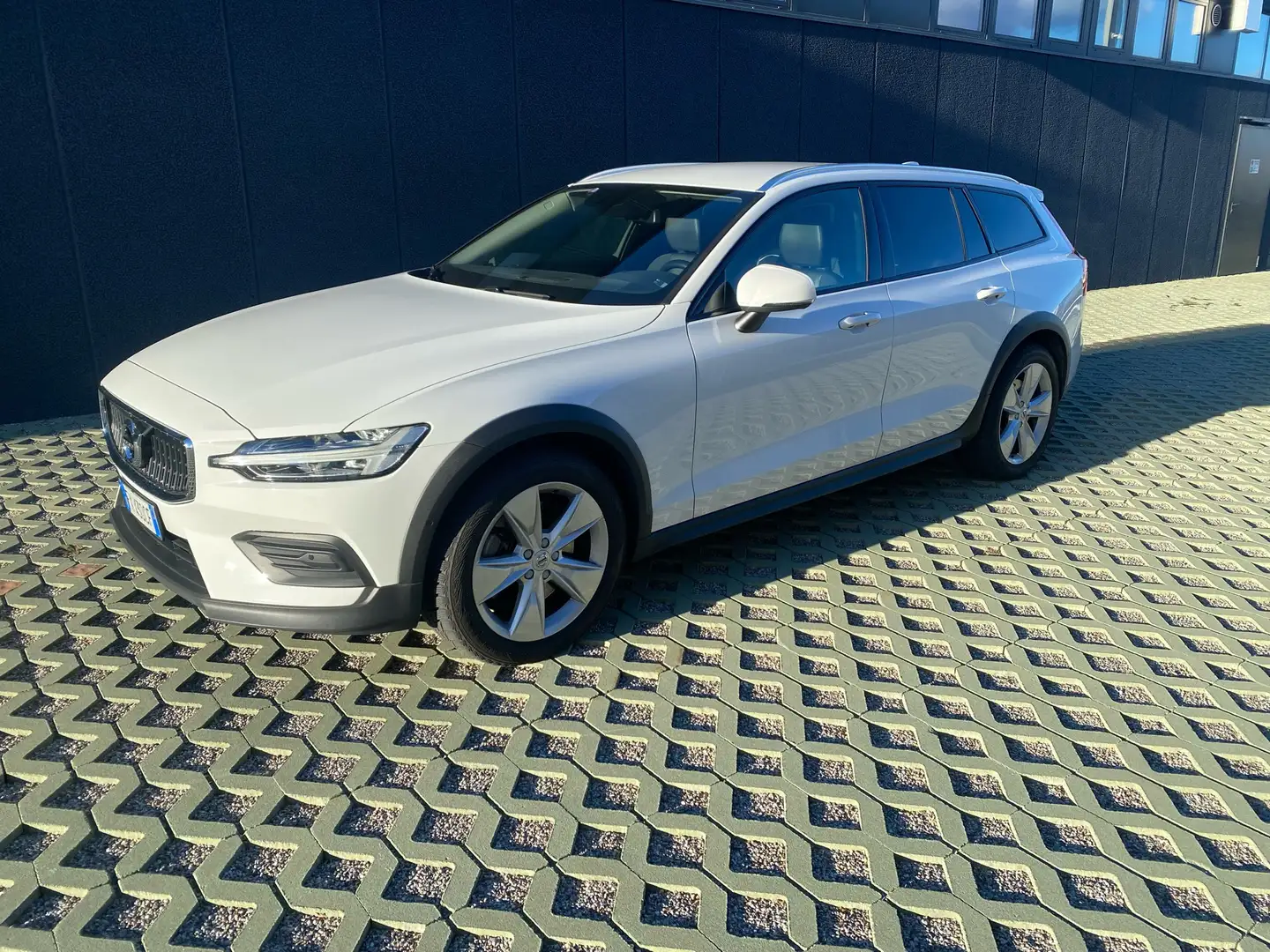 Volvo V60 Cross Country 2.0 d4 Business Plus geartronic Білий - 2