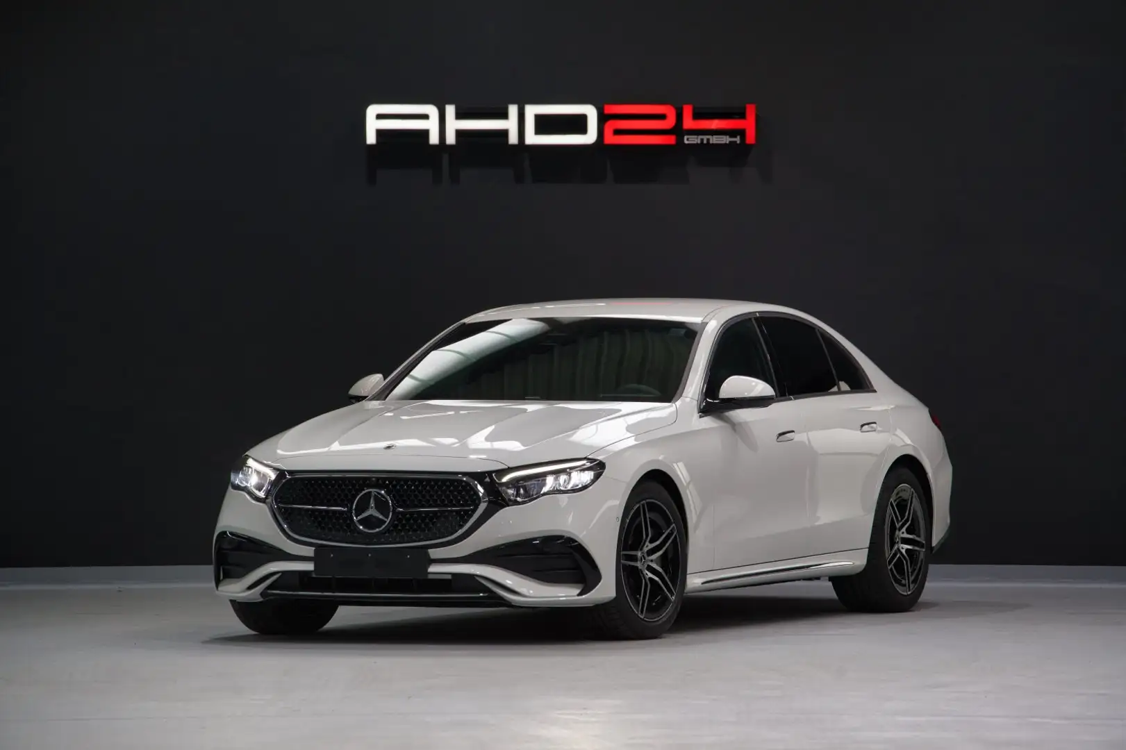 Mercedes-Benz E 200 E 200 AMG Limousine MY2025  AMG Line AMG Advanced White - 1