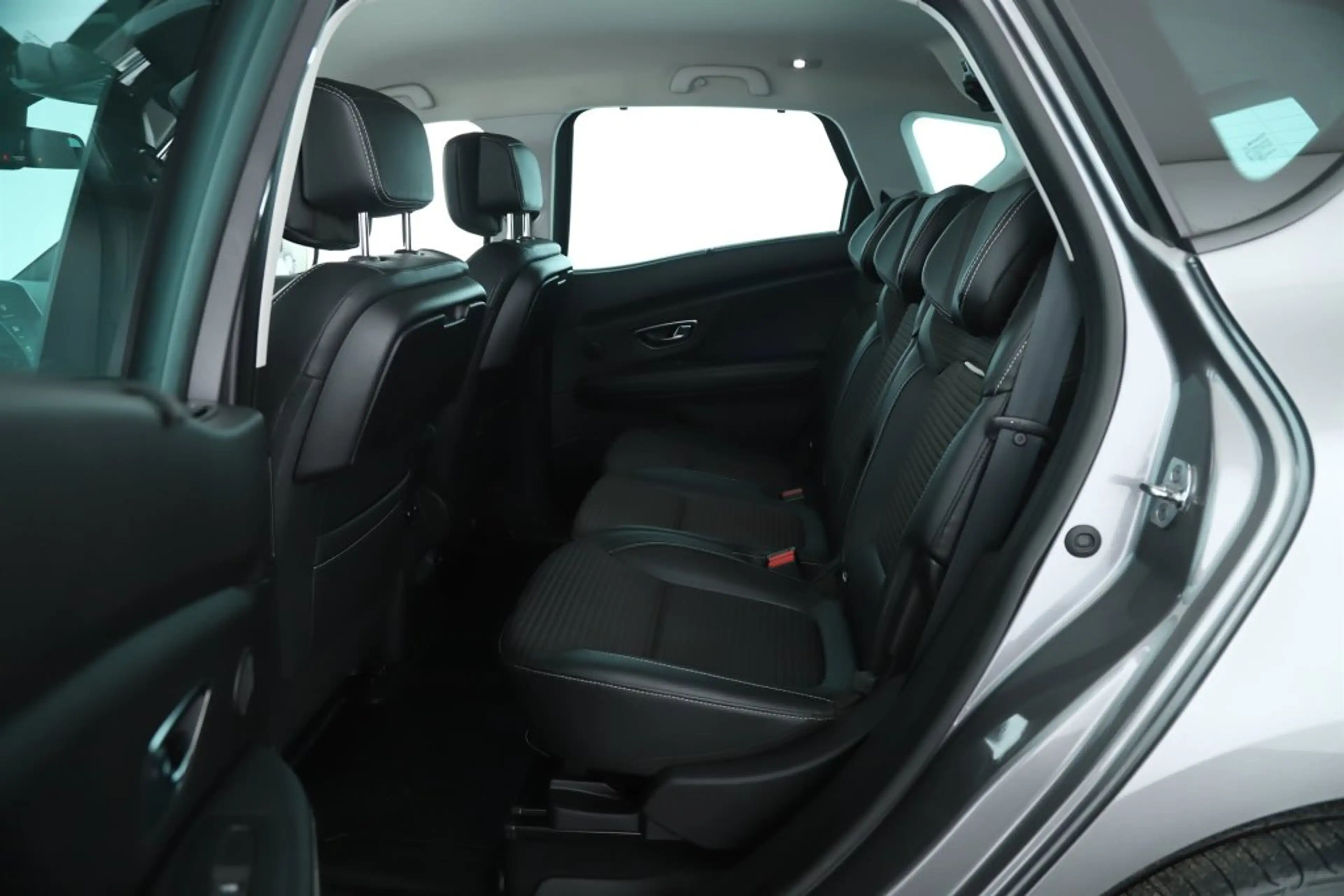 Renault Scenic Energy TCe 130 BOSE NAVI TELEFON NUR 66.600KM — photo 11