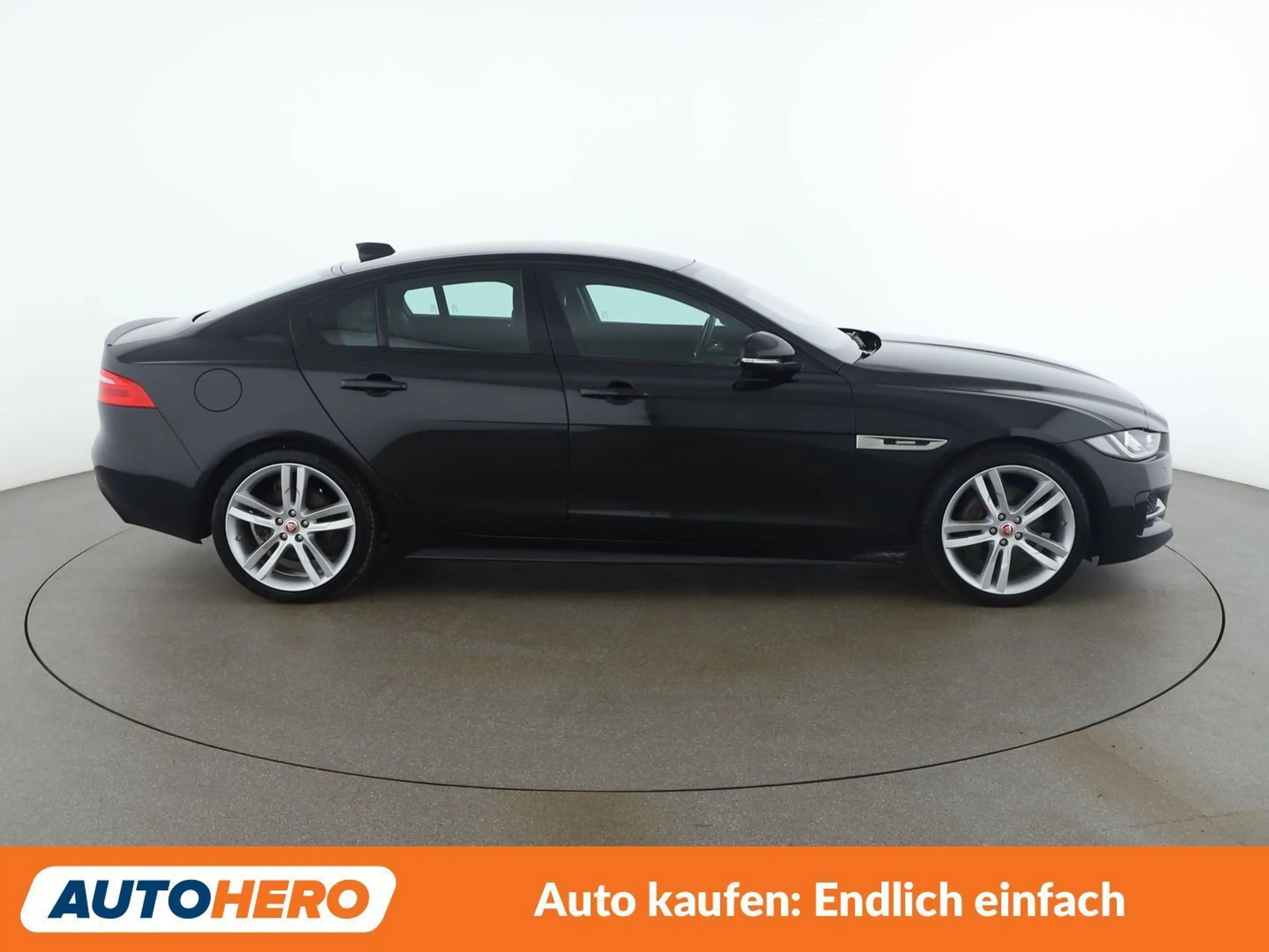 Jaguar XE 20d R-Sport — photo 7