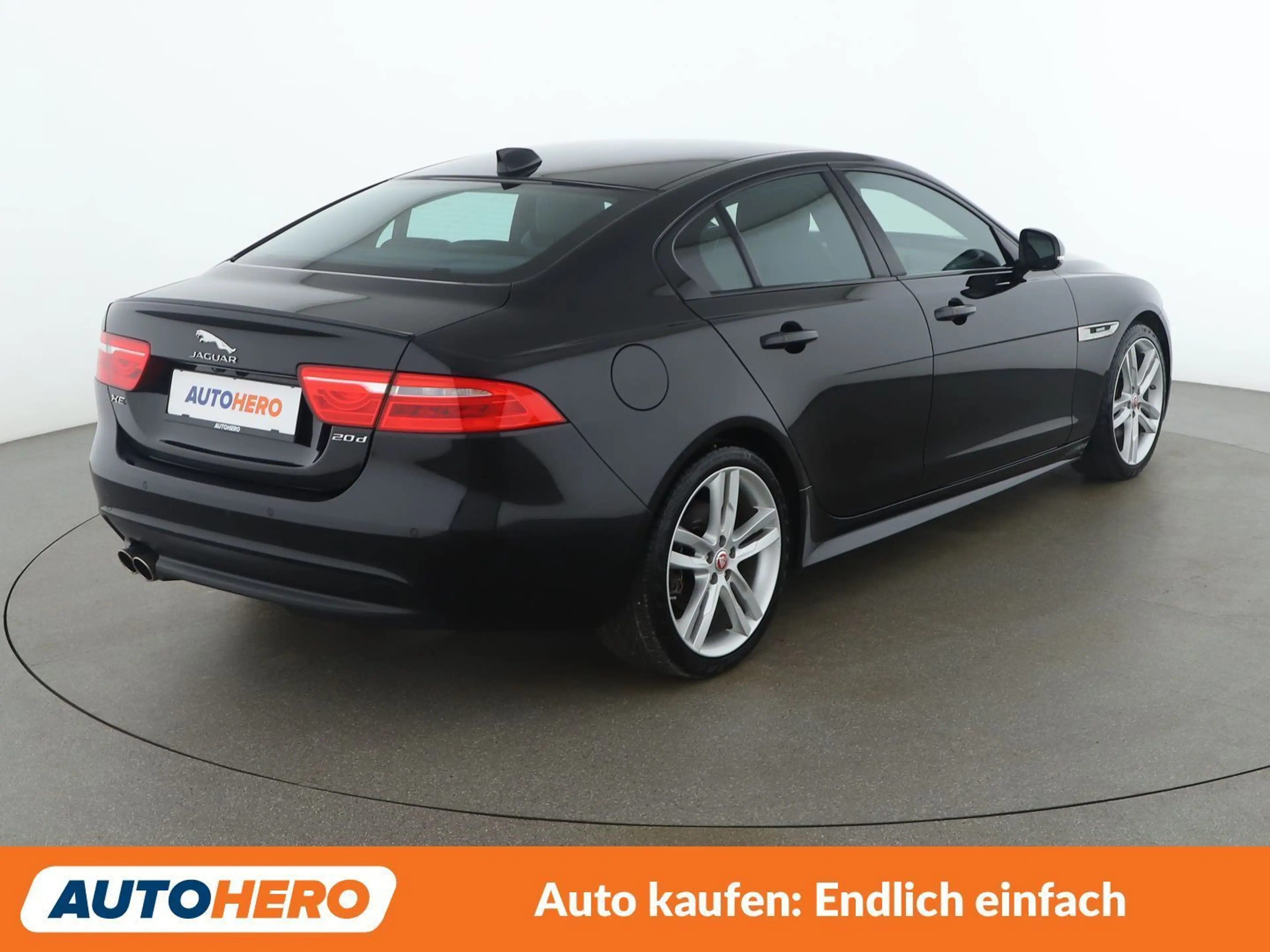 Jaguar XE 20d R-Sport — photo 6