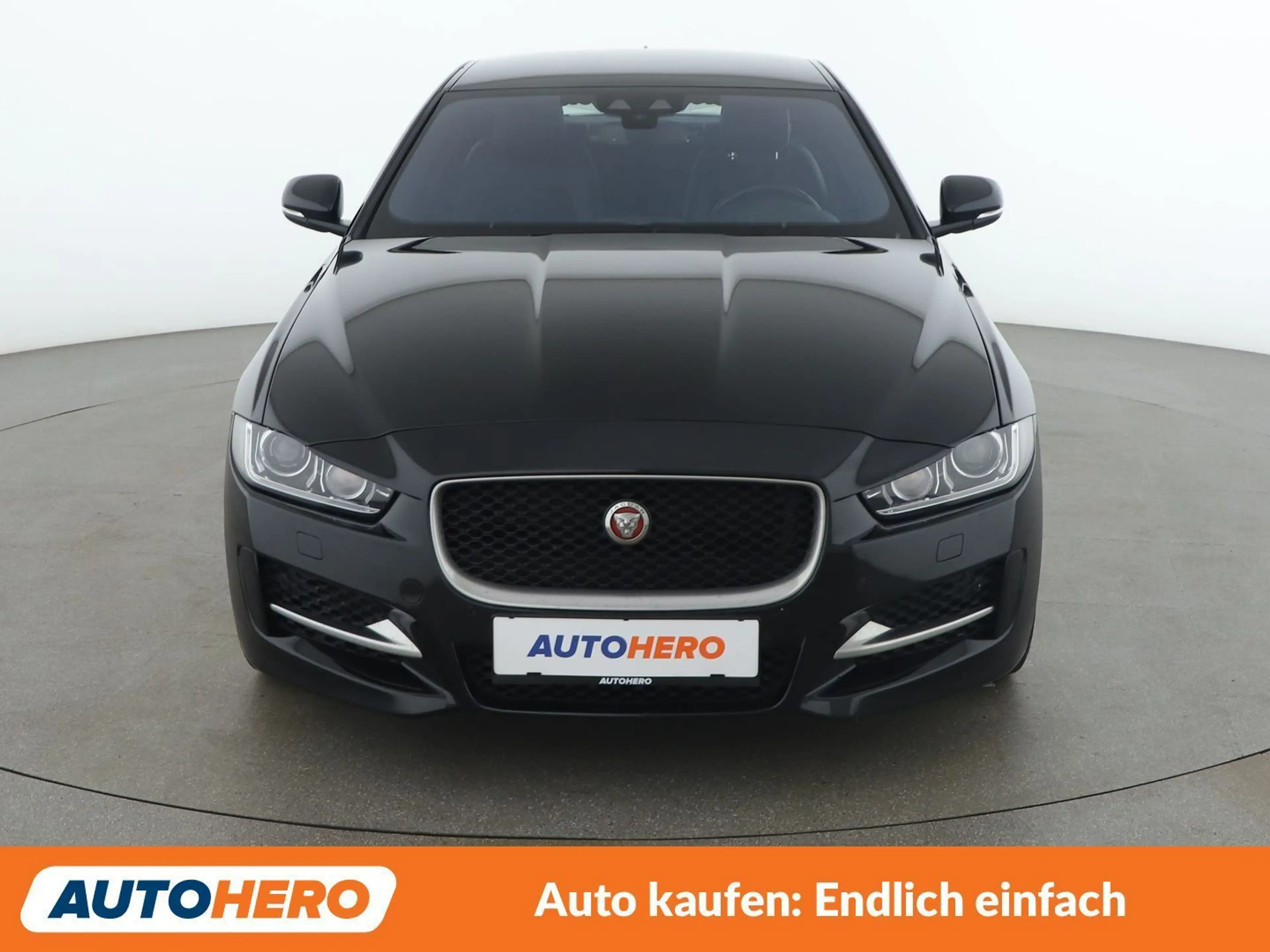 Jaguar XE 20d R-Sport — photo 9