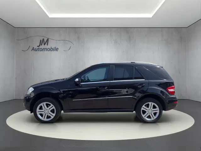 Mercedes-Benz M-Class view 4