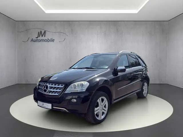 Mercedes-Benz M-Class view 3