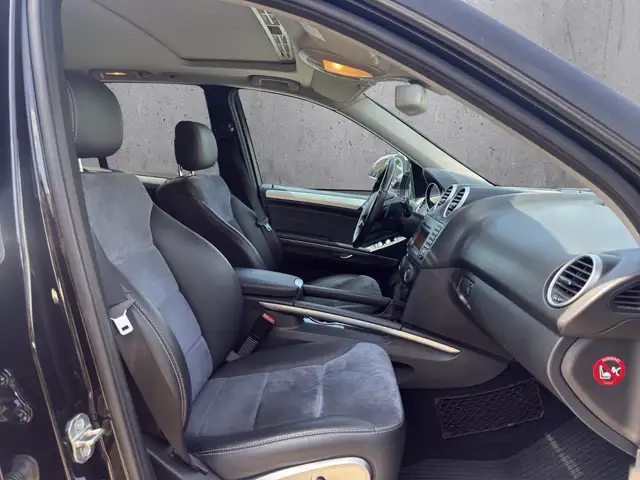 Mercedes-Benz M-Class view 12