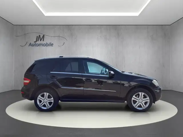 Mercedes-Benz M-Class view 8