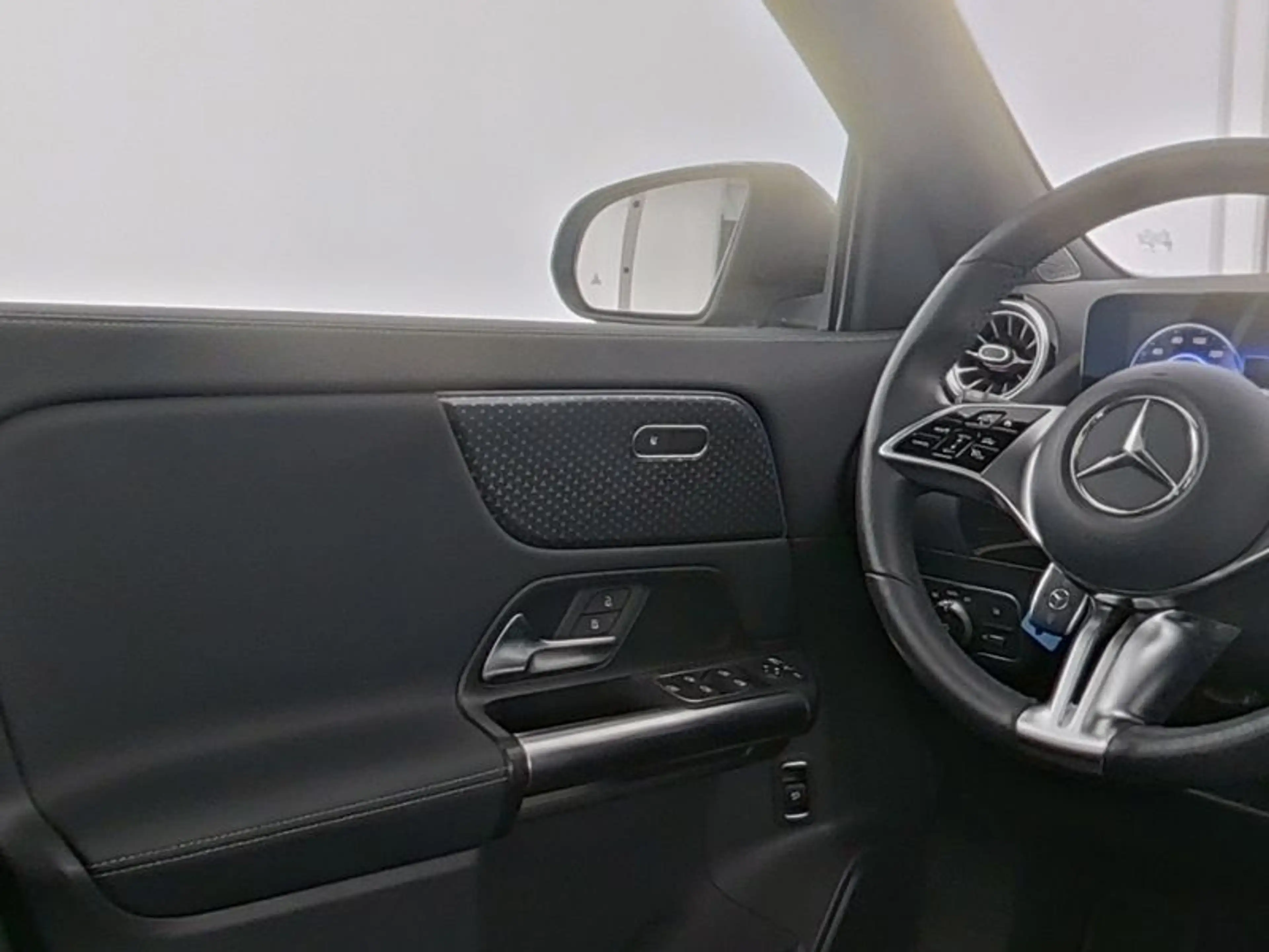 Mercedes-Benz EQA 250 + , — photo 11