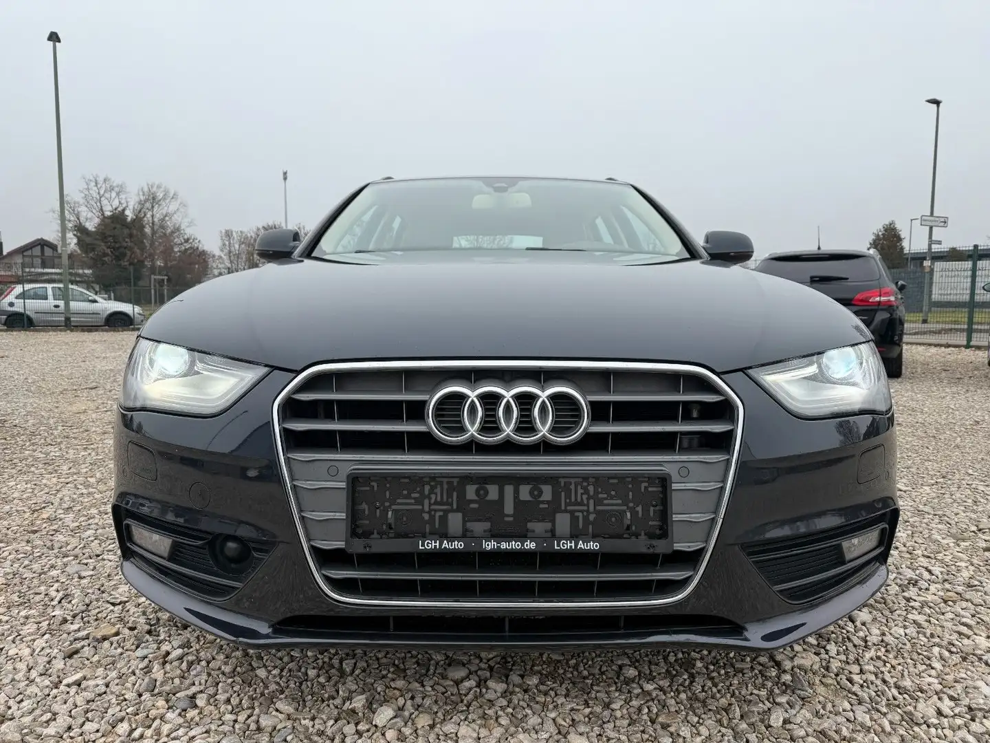 Audi A4 Avant Garantie Blau - 2
