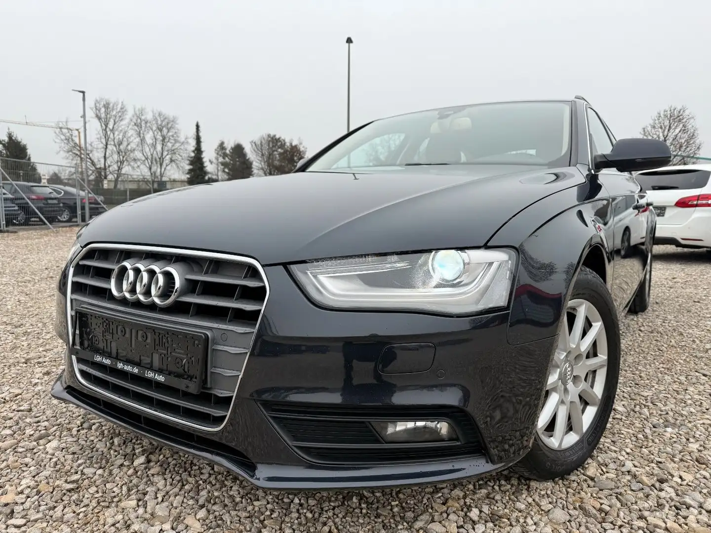 Audi A4 Avant Garantie Blau - 1