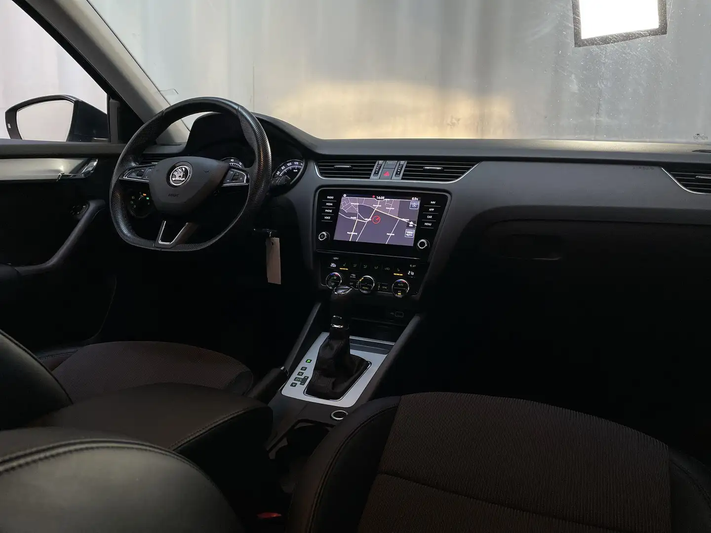 Skoda Octavia Combi 1.5 TSI 150pk DSG Greentech Business Edition Grigio - 2