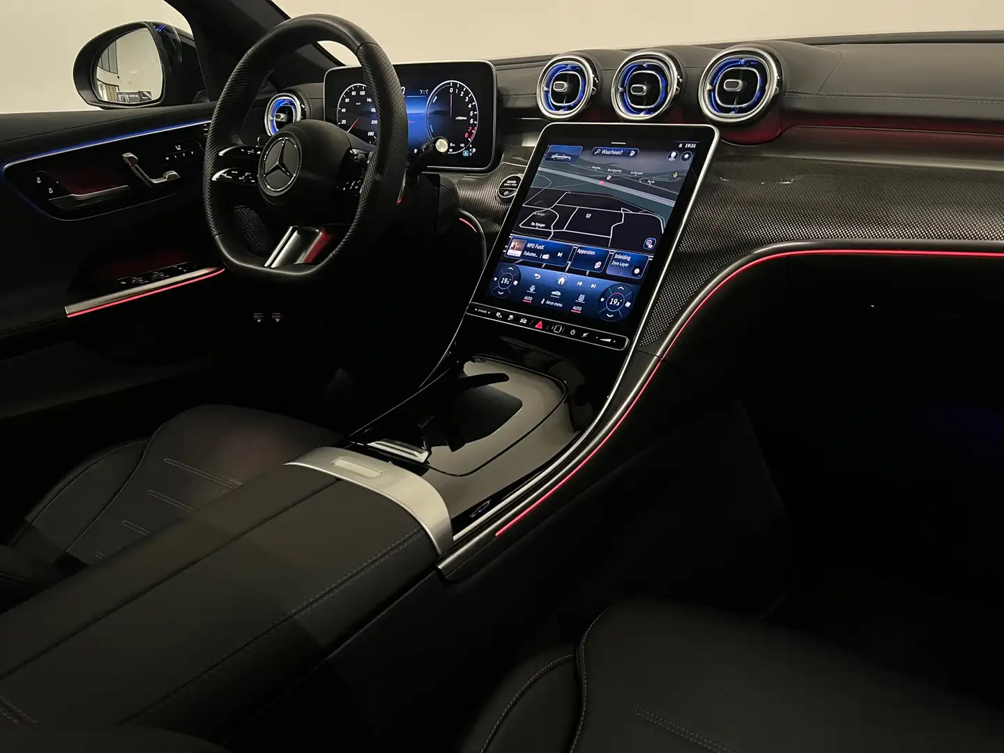 Mercedes-Benz C 300 e AMG C63 Pano Digital Sfeer 360 Memory Černá - 2