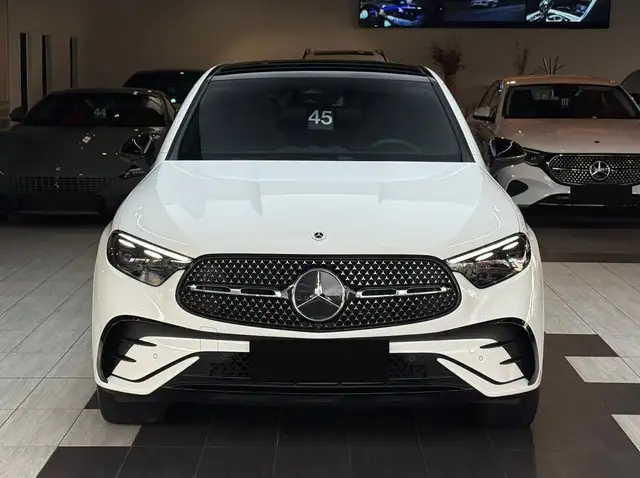 Mercedes-Benz GLC view 4