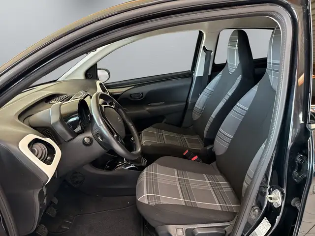 Peugeot 108 view 11