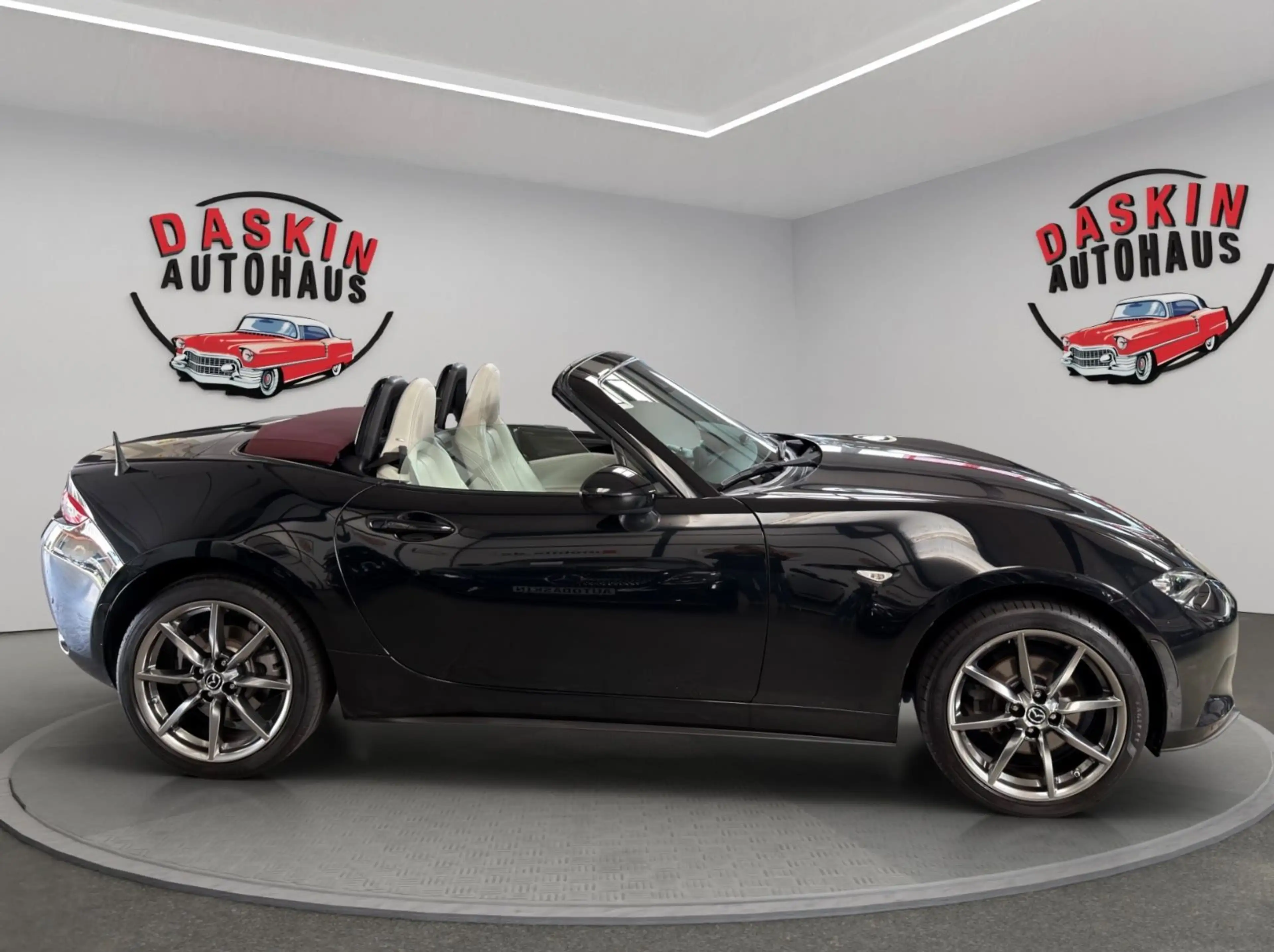 Mazda MX-5 NAVI/KAMERA/LEDER/LED/SCHECKHEFT/TÜV NEU — photo 2