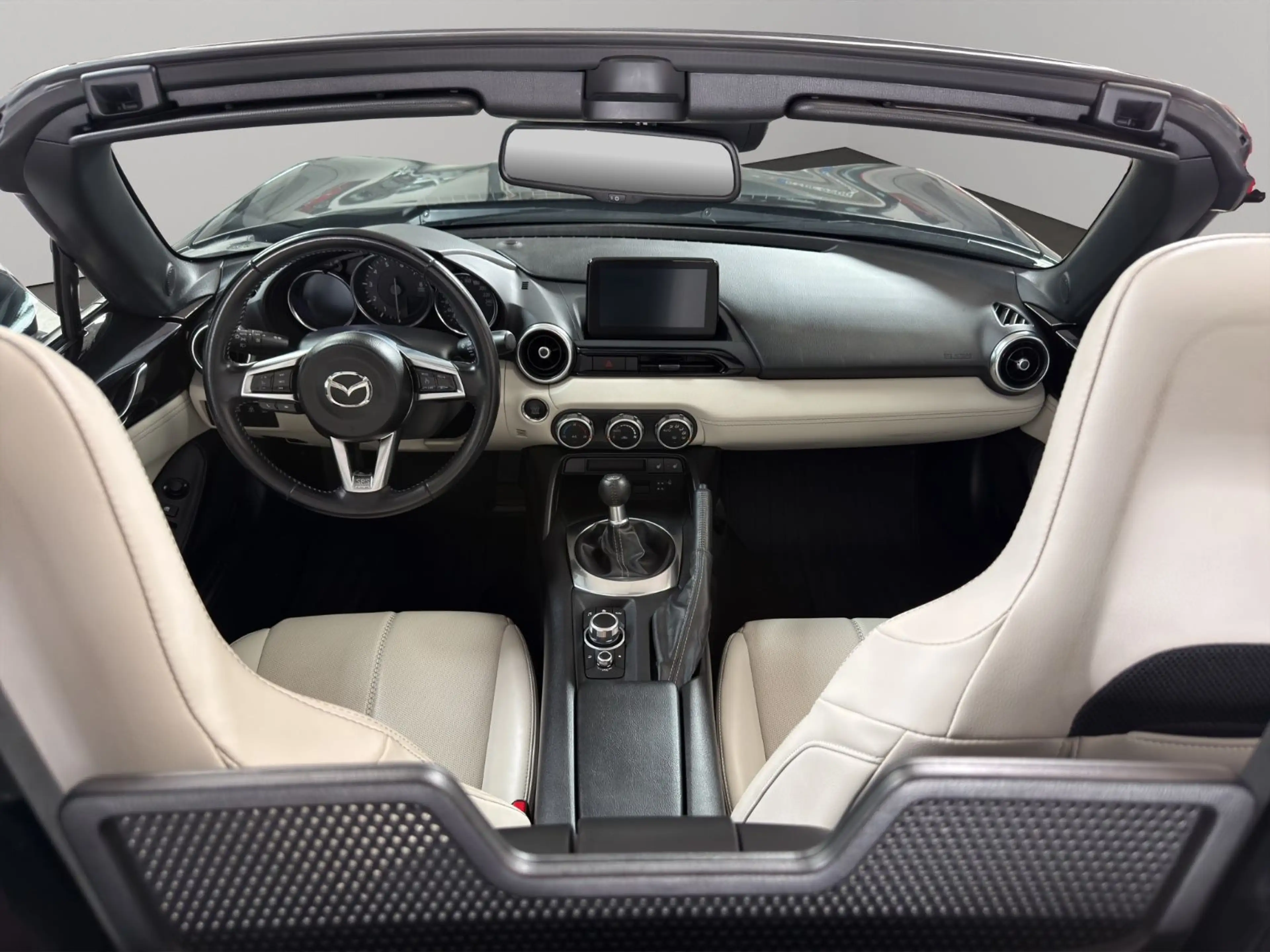 Mazda MX-5 NAVI/KAMERA/LEDER/LED/SCHECKHEFT/TÜV NEU — photo 9