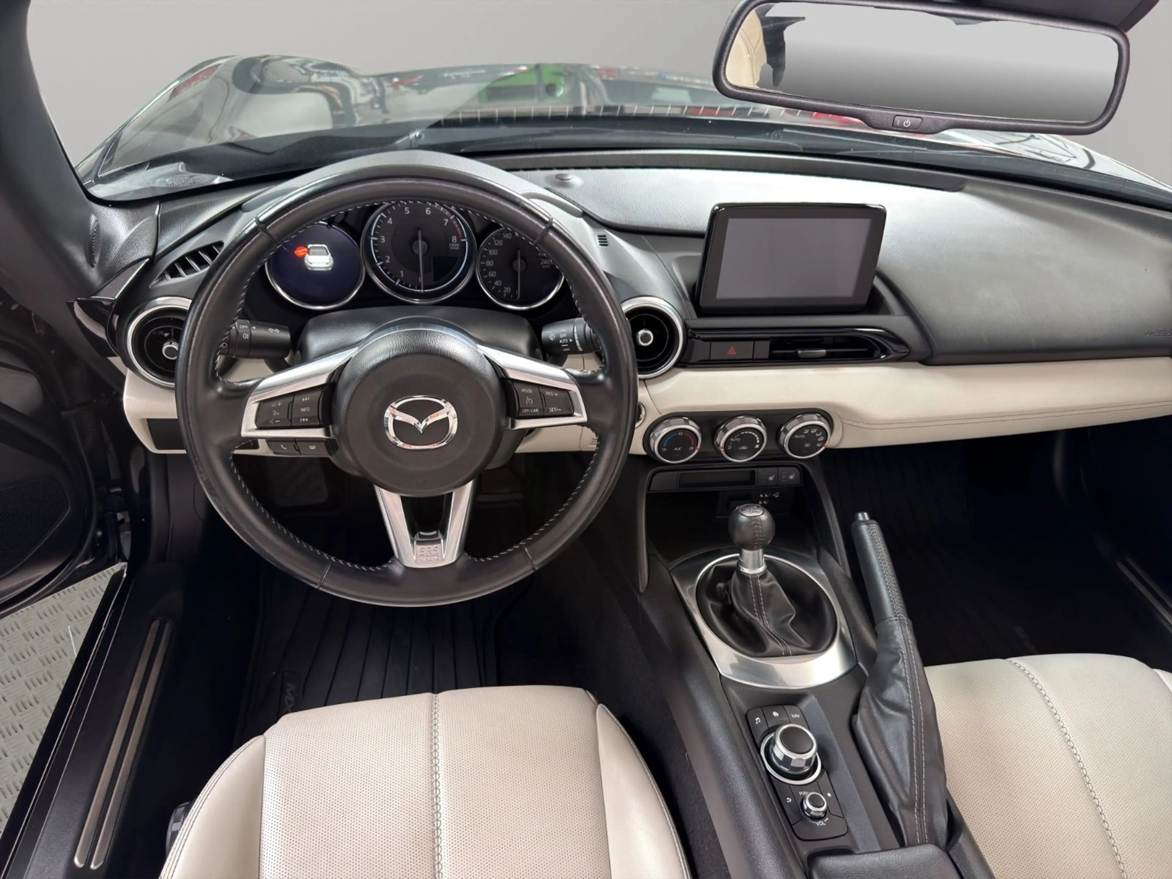 Mazda MX-5 NAVI/KAMERA/LEDER/LED/SCHECKHEFT/TÜV NEU — photo 14