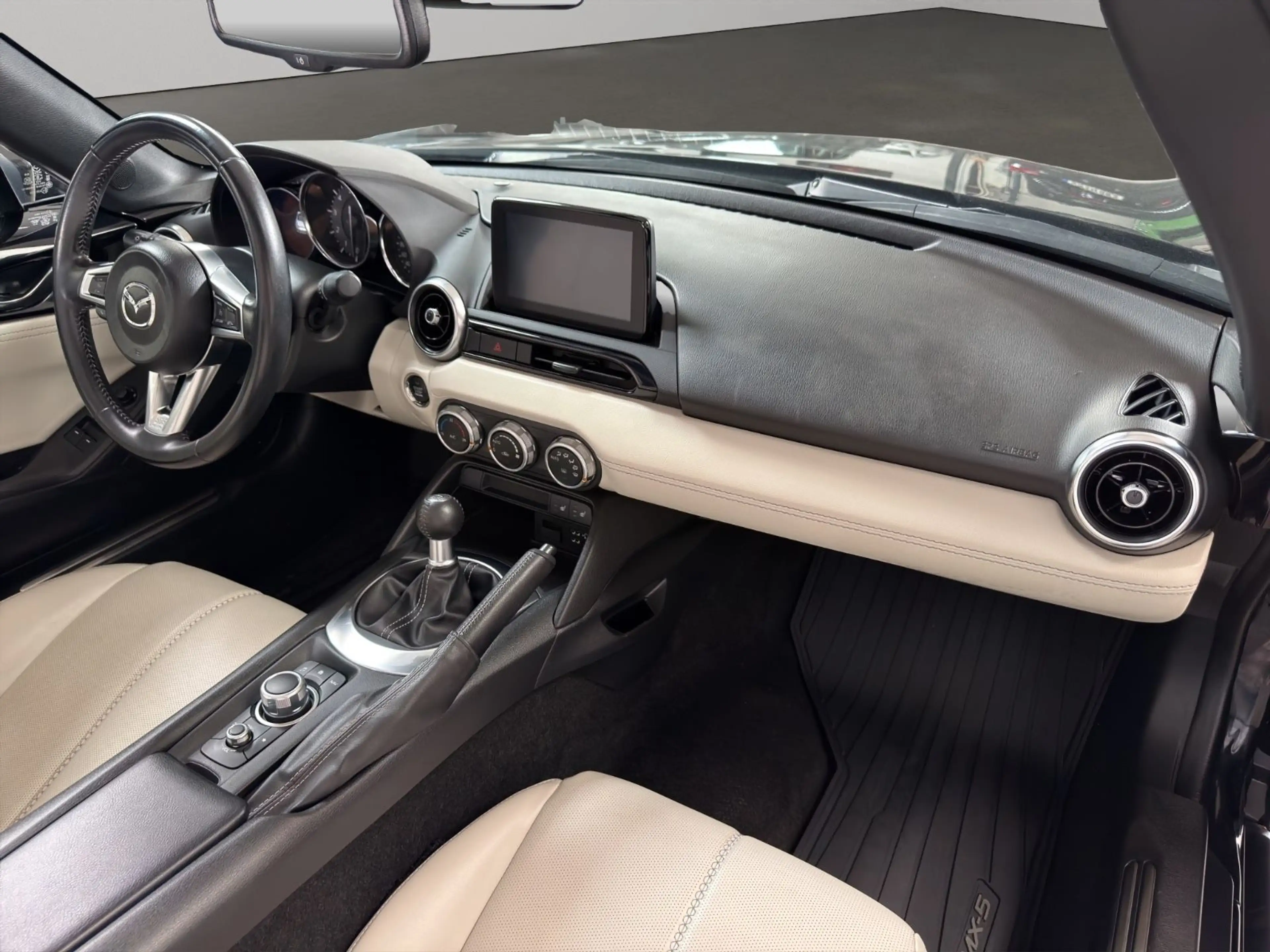 Mazda MX-5 NAVI/KAMERA/LEDER/LED/SCHECKHEFT/TÜV NEU — photo 11