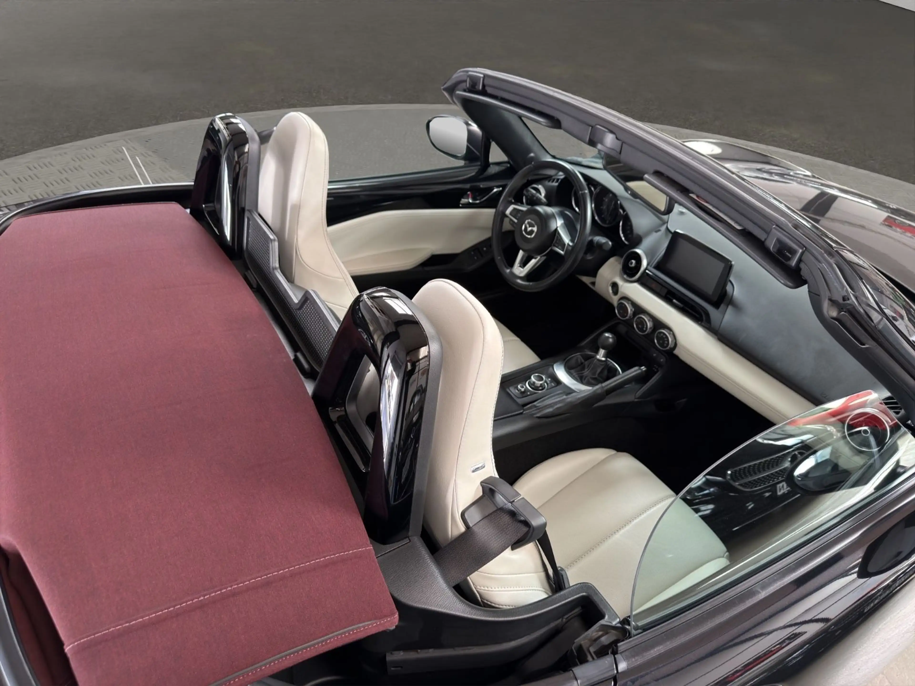 Mazda MX-5 NAVI/KAMERA/LEDER/LED/SCHECKHEFT/TÜV NEU — photo 12