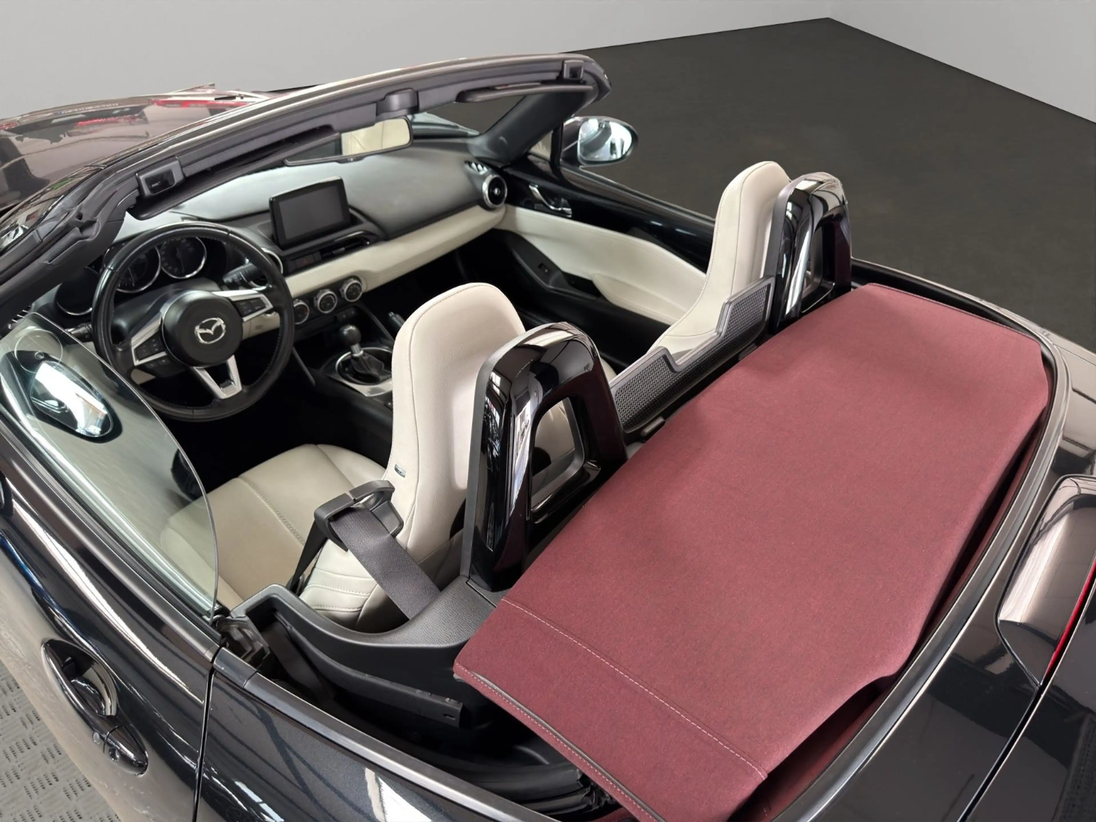Mazda MX-5 NAVI/KAMERA/LEDER/LED/SCHECKHEFT/TÜV NEU — photo 13