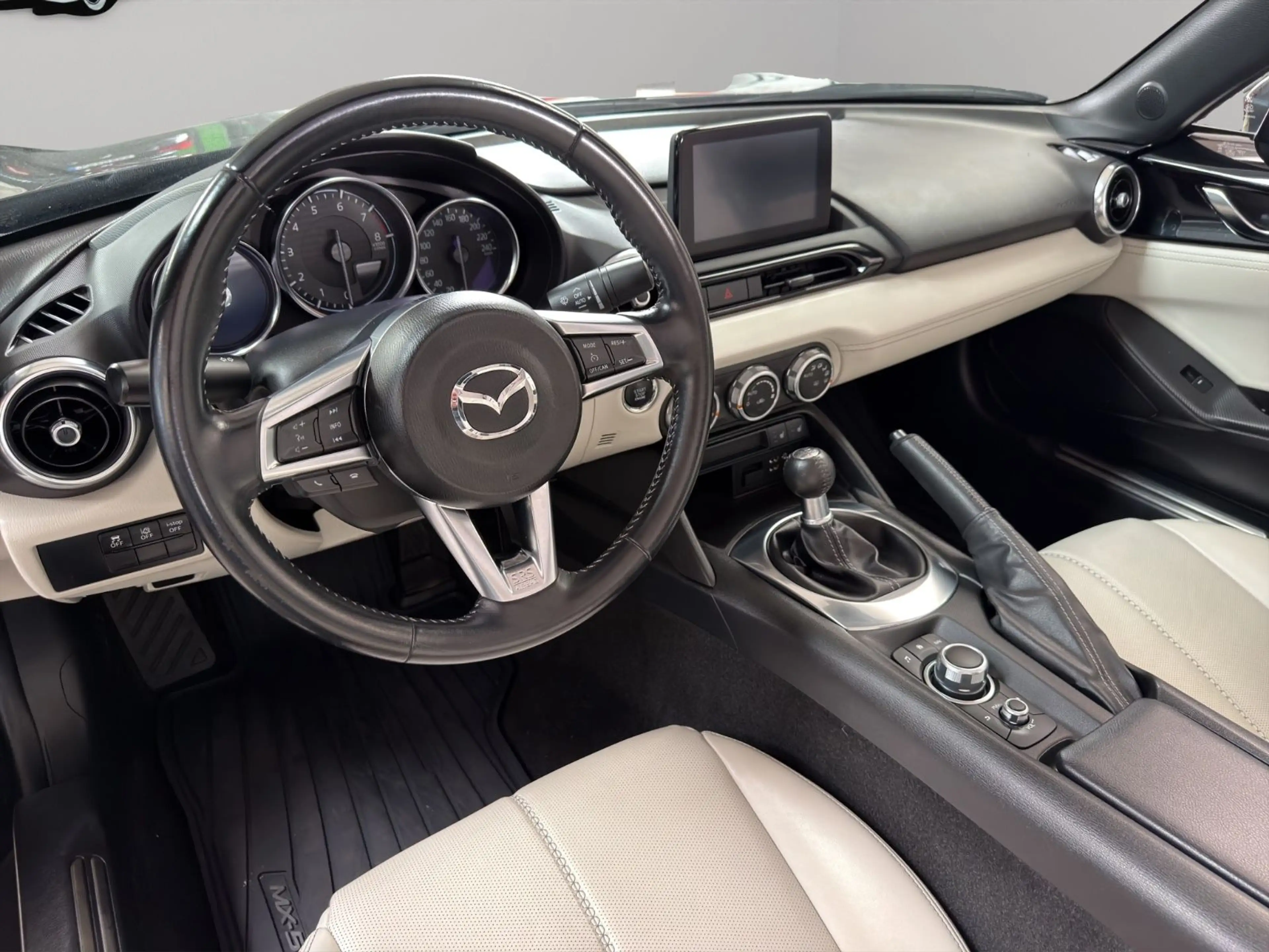 Mazda MX-5 NAVI/KAMERA/LEDER/LED/SCHECKHEFT/TÜV NEU — photo 10