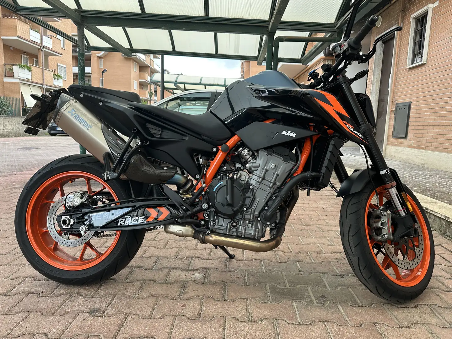KTM 890 Duke R narančasta - 1