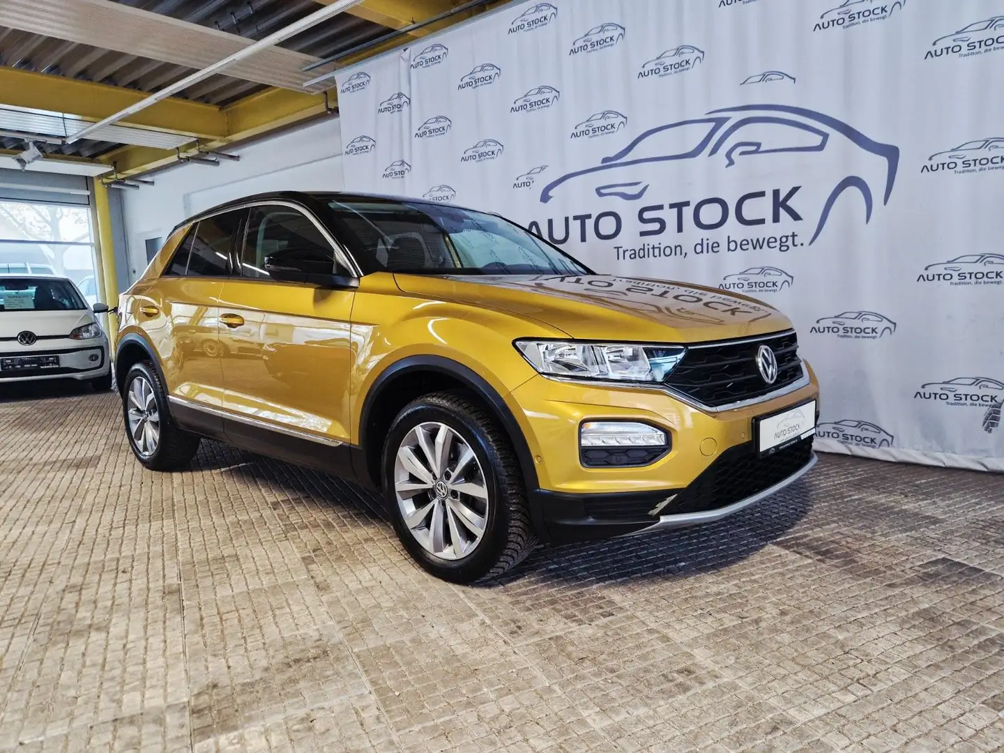 Volkswagen T-Roc 1.5 TSI Style Navi App Connect PDC ACC SH Gelb - 1