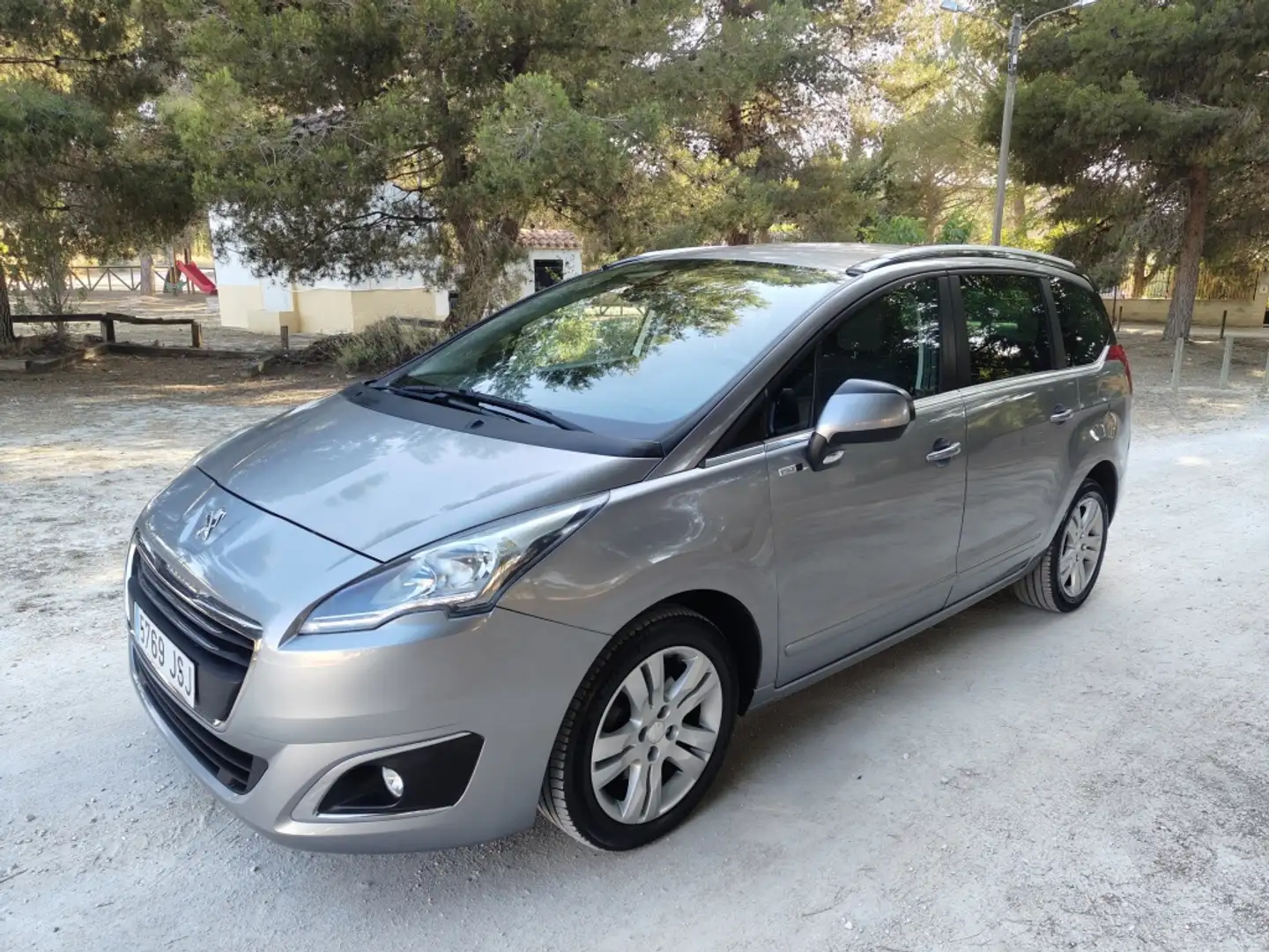 Peugeot 5008 1.6 BlueHDi Style 7 pl. 120 Gris - 1