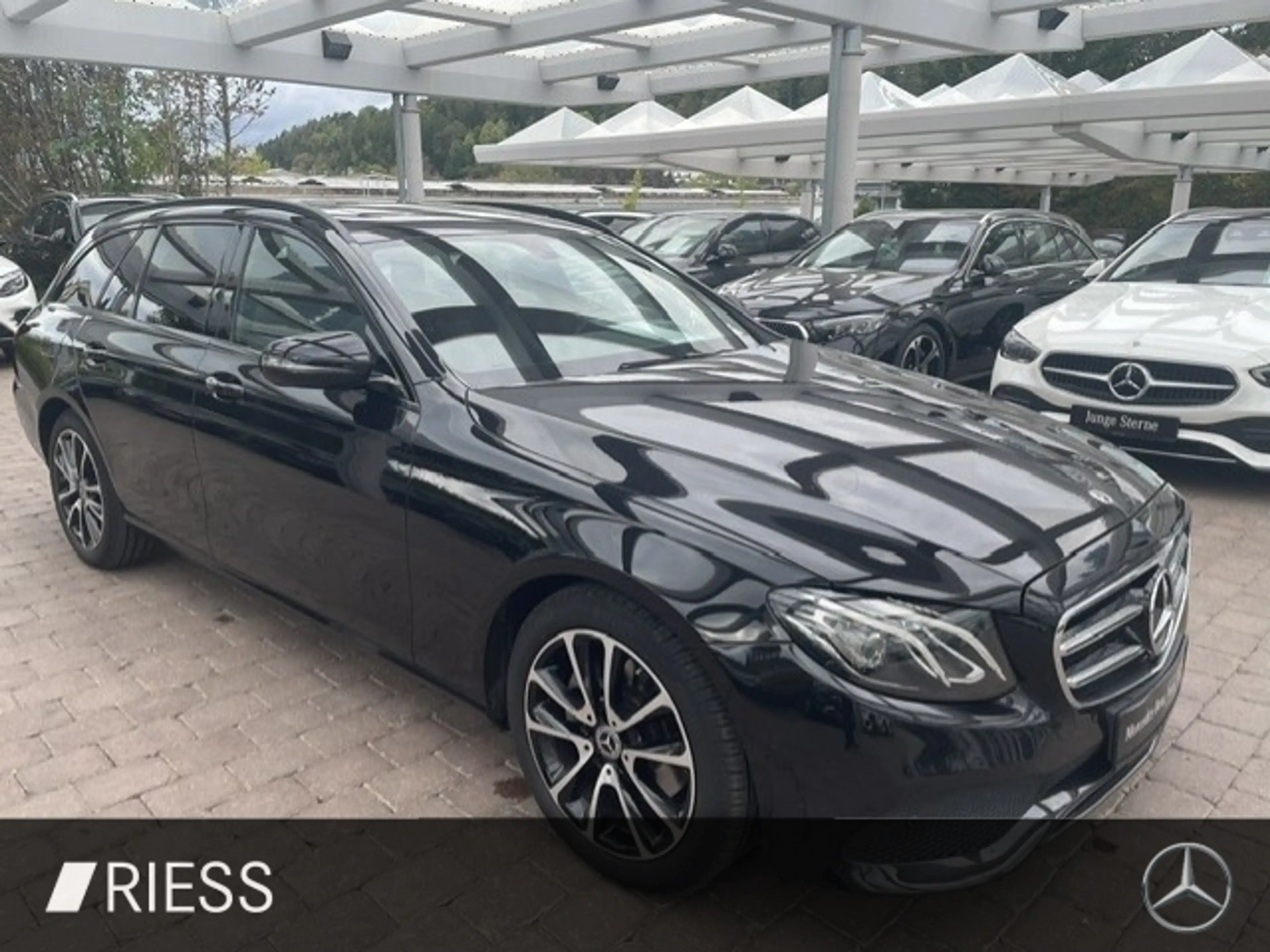 Mercedes-Benz E 200 4M T AVANTGARDE TOTW. PTS NAVI SCHIEBED. LED DIST — photo 12