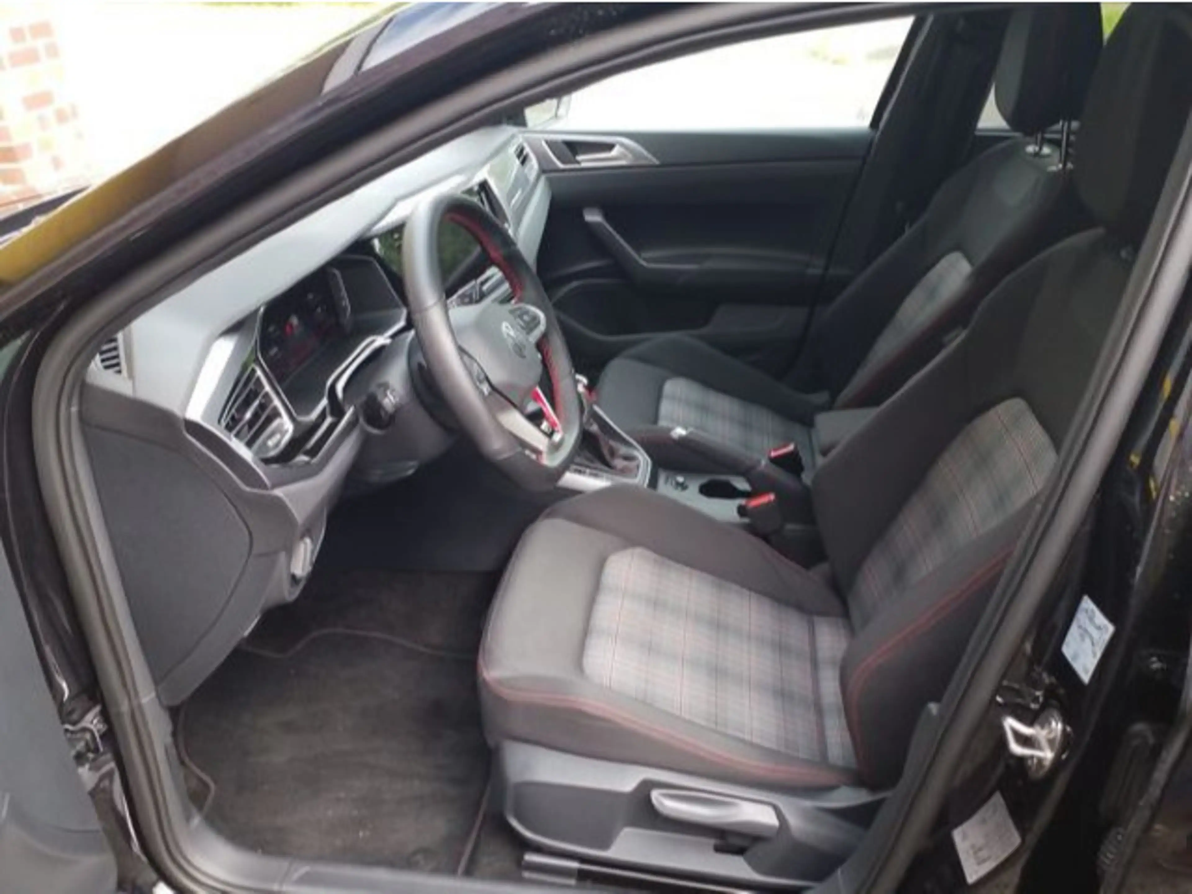 Volkswagen Polo GTI 2.0TSI DSG Navi LED Kamera Pano — photo 4