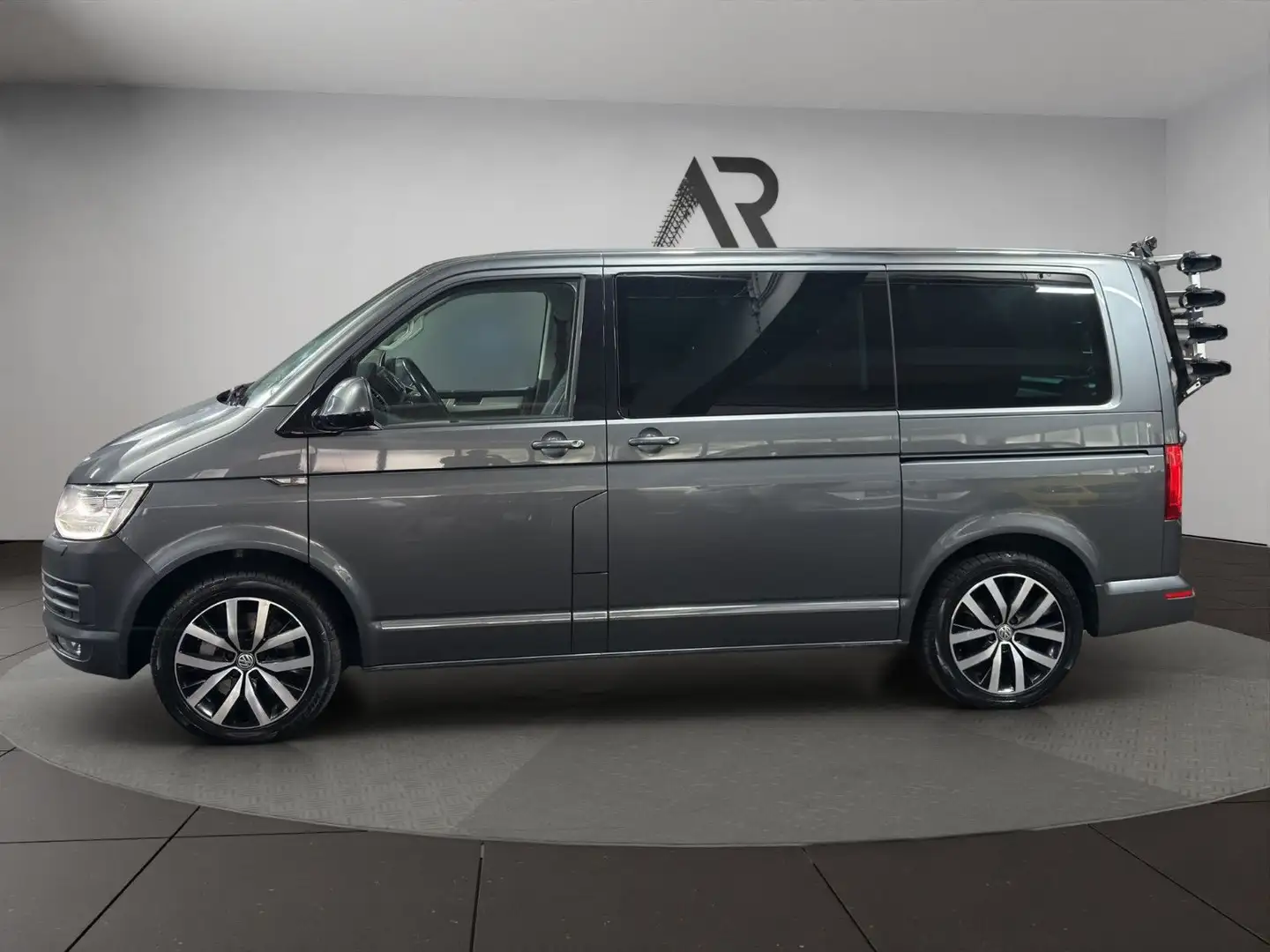 Volkswagen T6 Transporter T6 Multivan Highline 4Mo Leder Kam TV ACC LED Grijs - 2