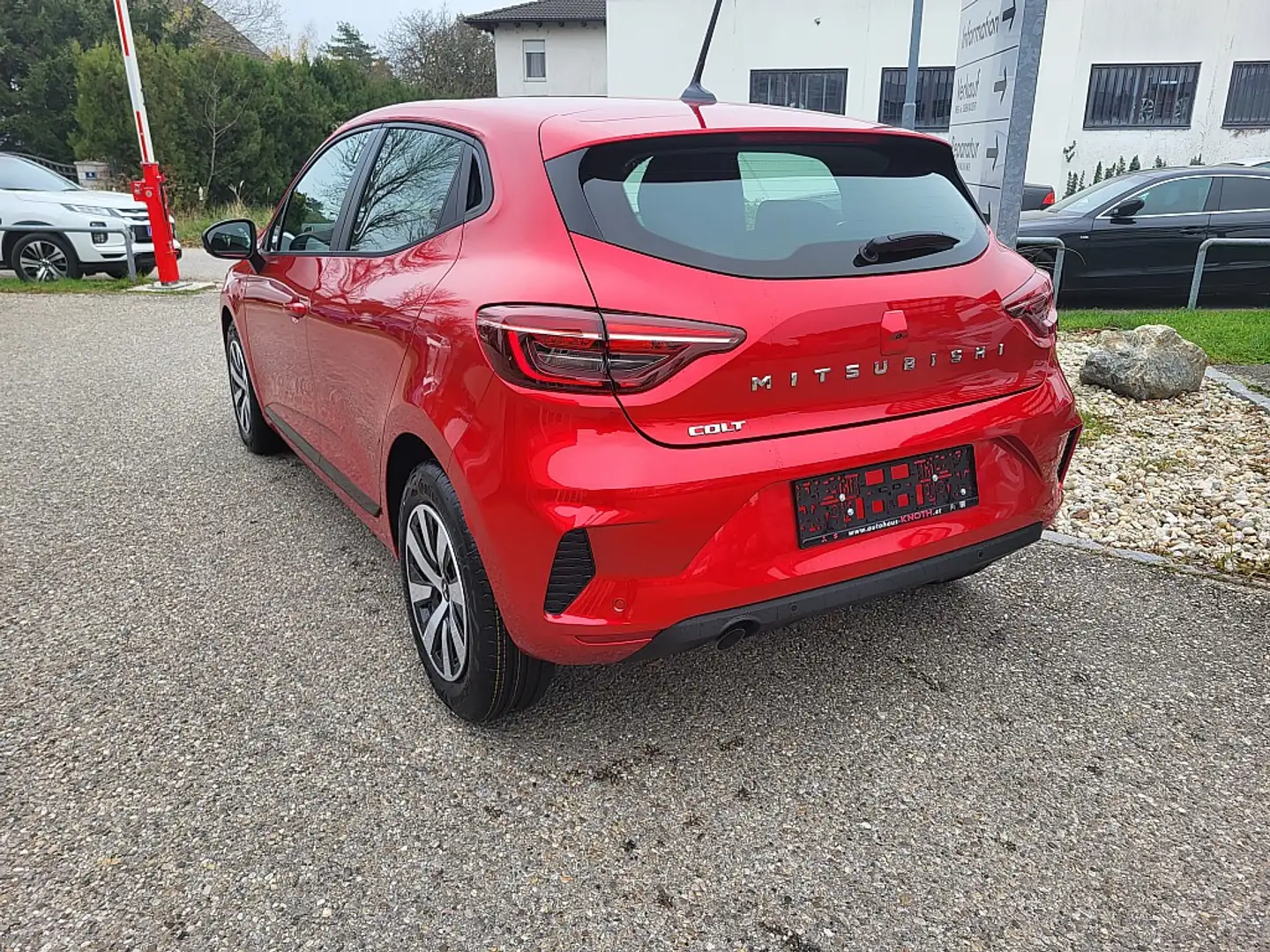 Mitsubishi Colt 1,0 MPI-T Invite Rouge - 2