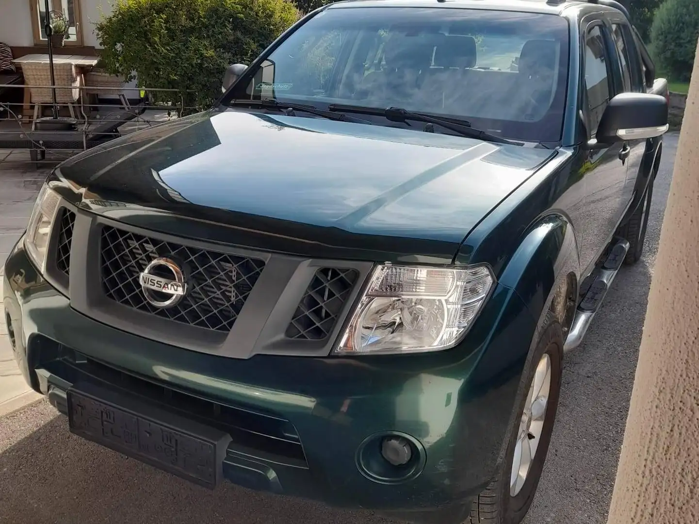Nissan Navara Double Cab 2,5 dCi 4x4 D401 XE Grün - 1