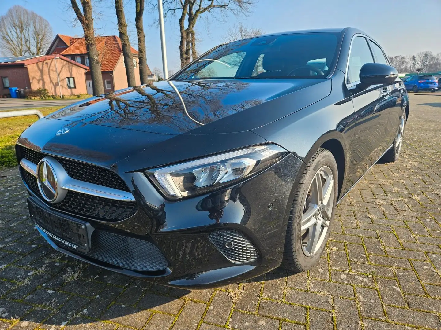 Mercedes-Benz A 200 Progressive Navi LED BT SH Schwarz - 1