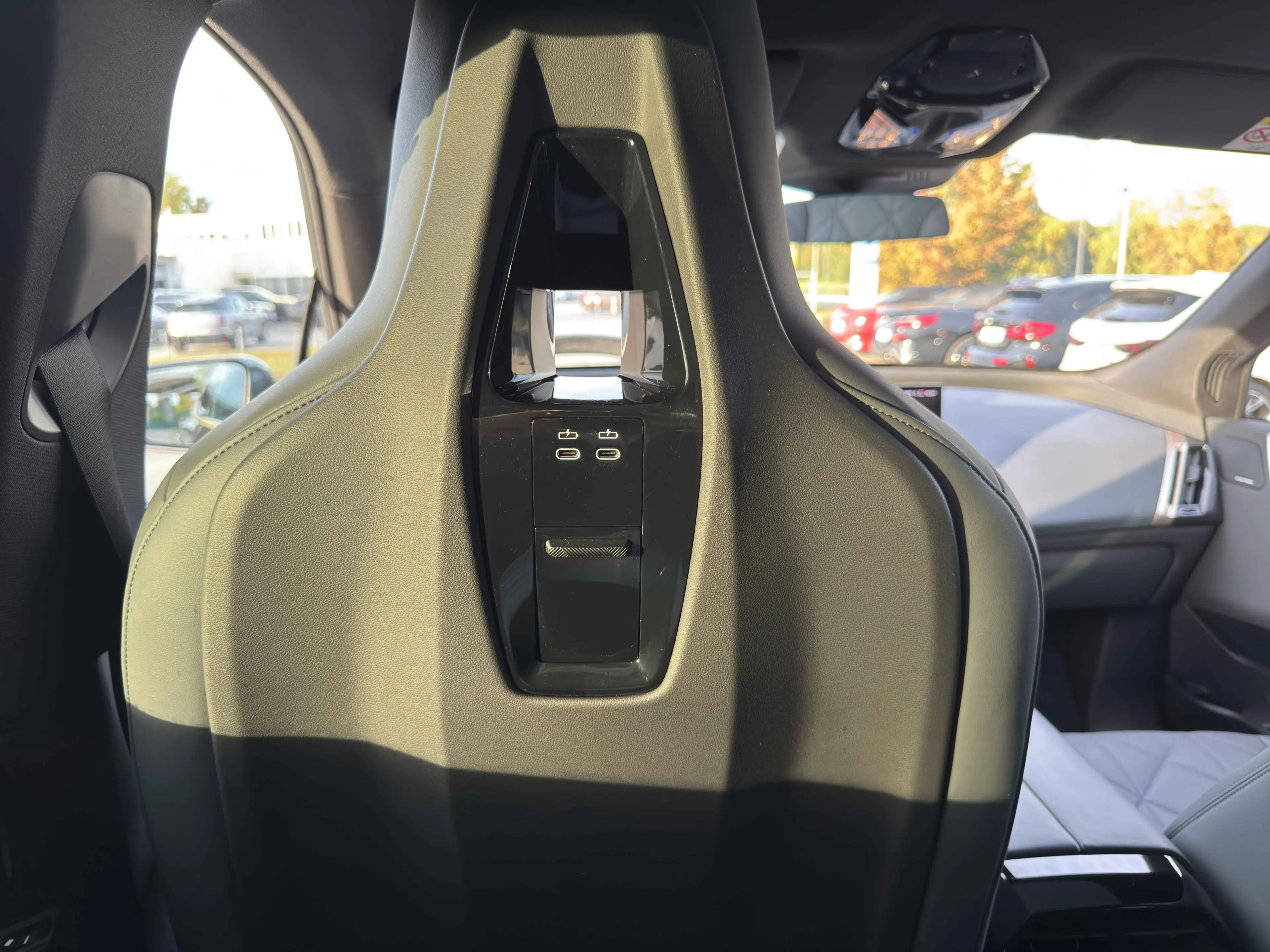 BMW iX xDrive40 — photo 23