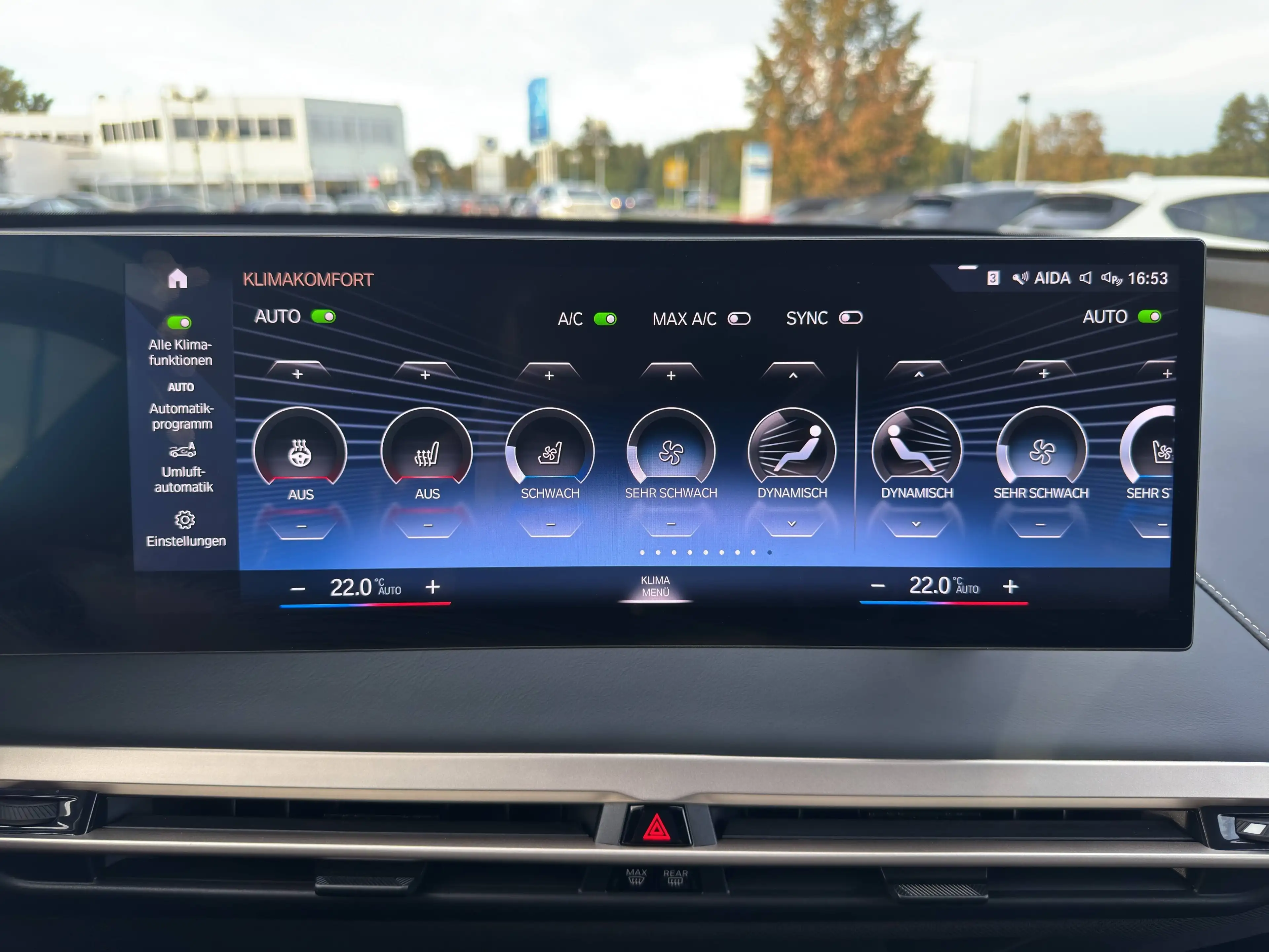 BMW iX xDrive40 — photo 18