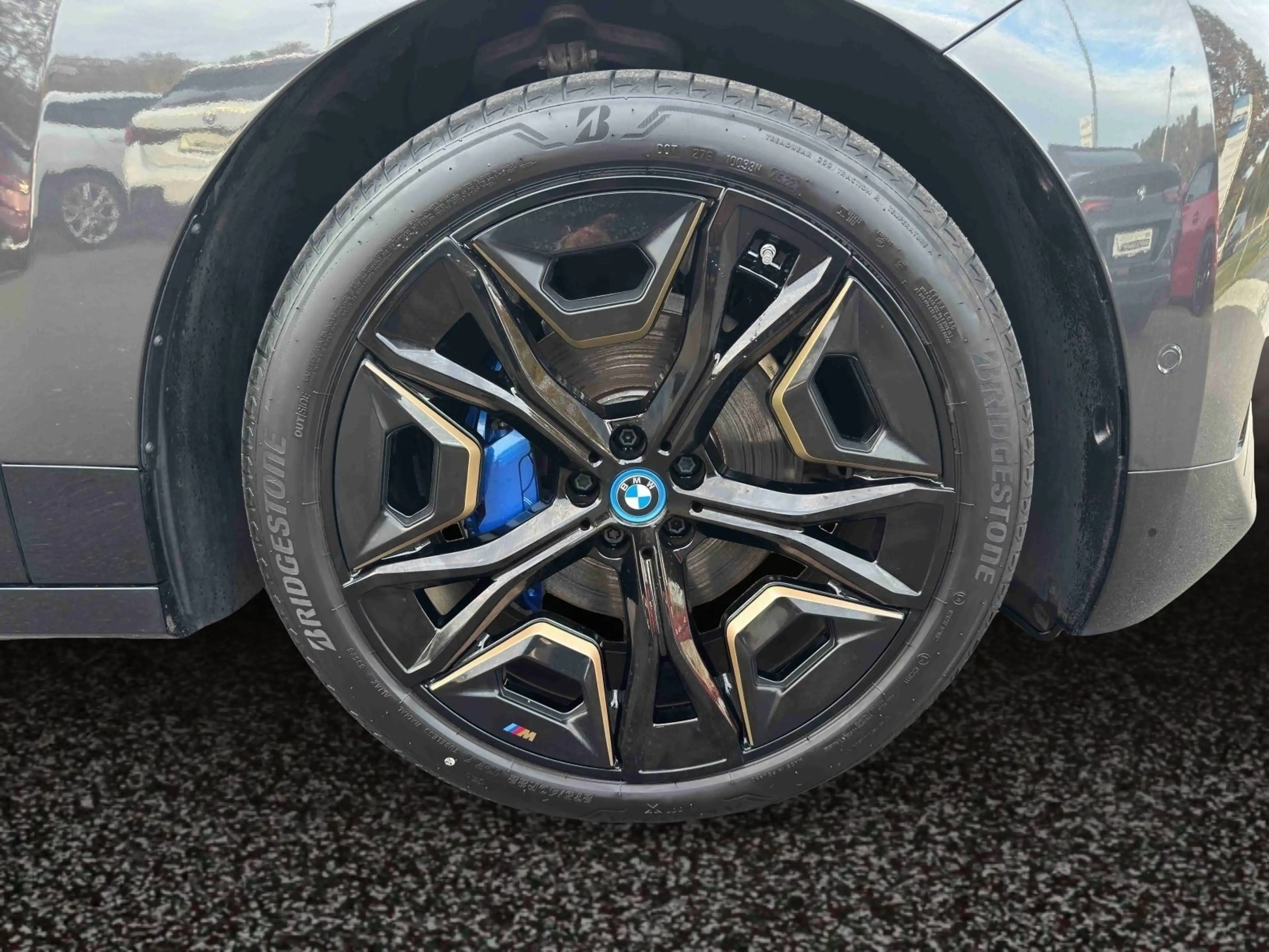 BMW iX xDrive40 — photo 9