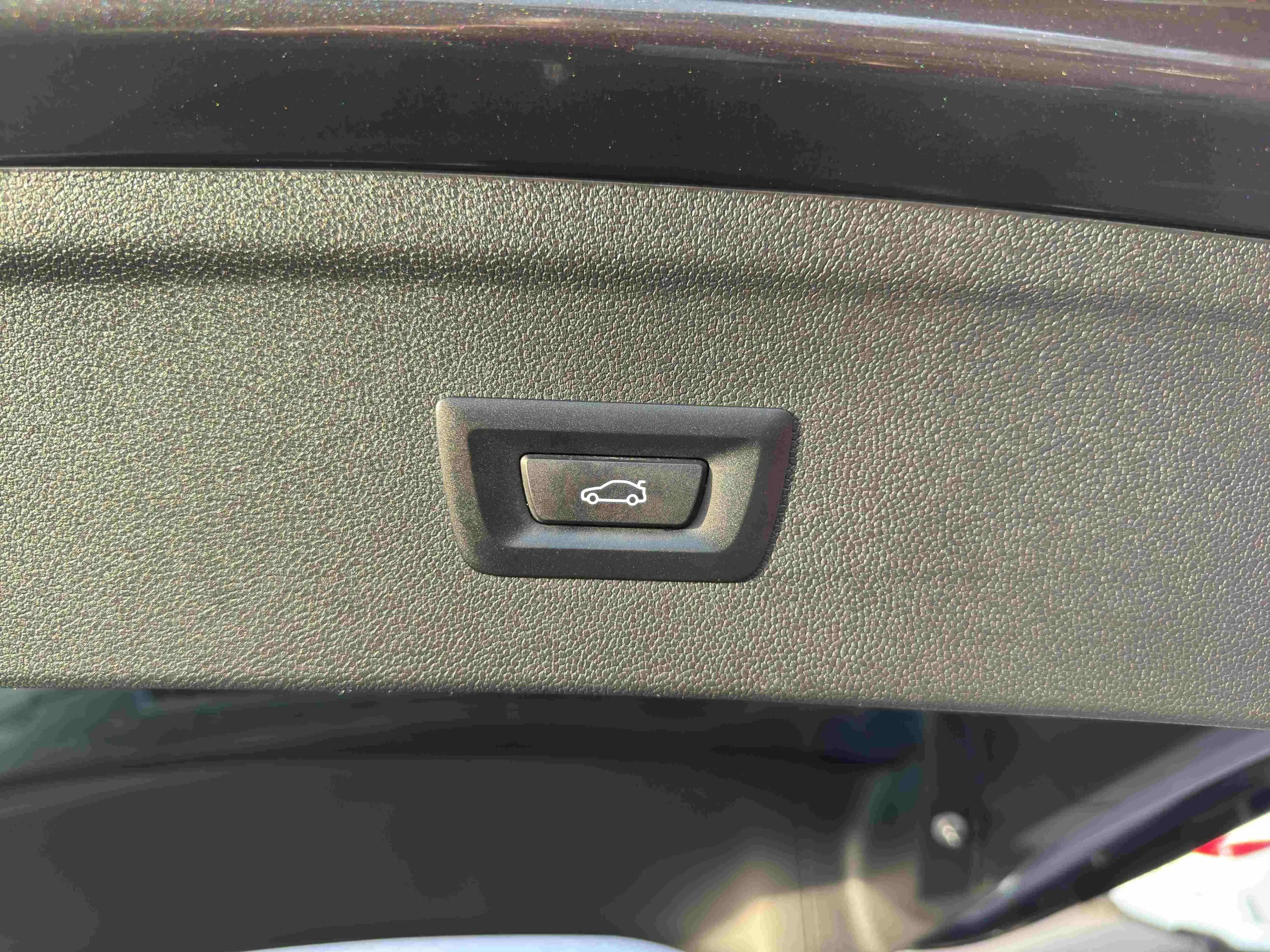 BMW iX xDrive40 — photo 27