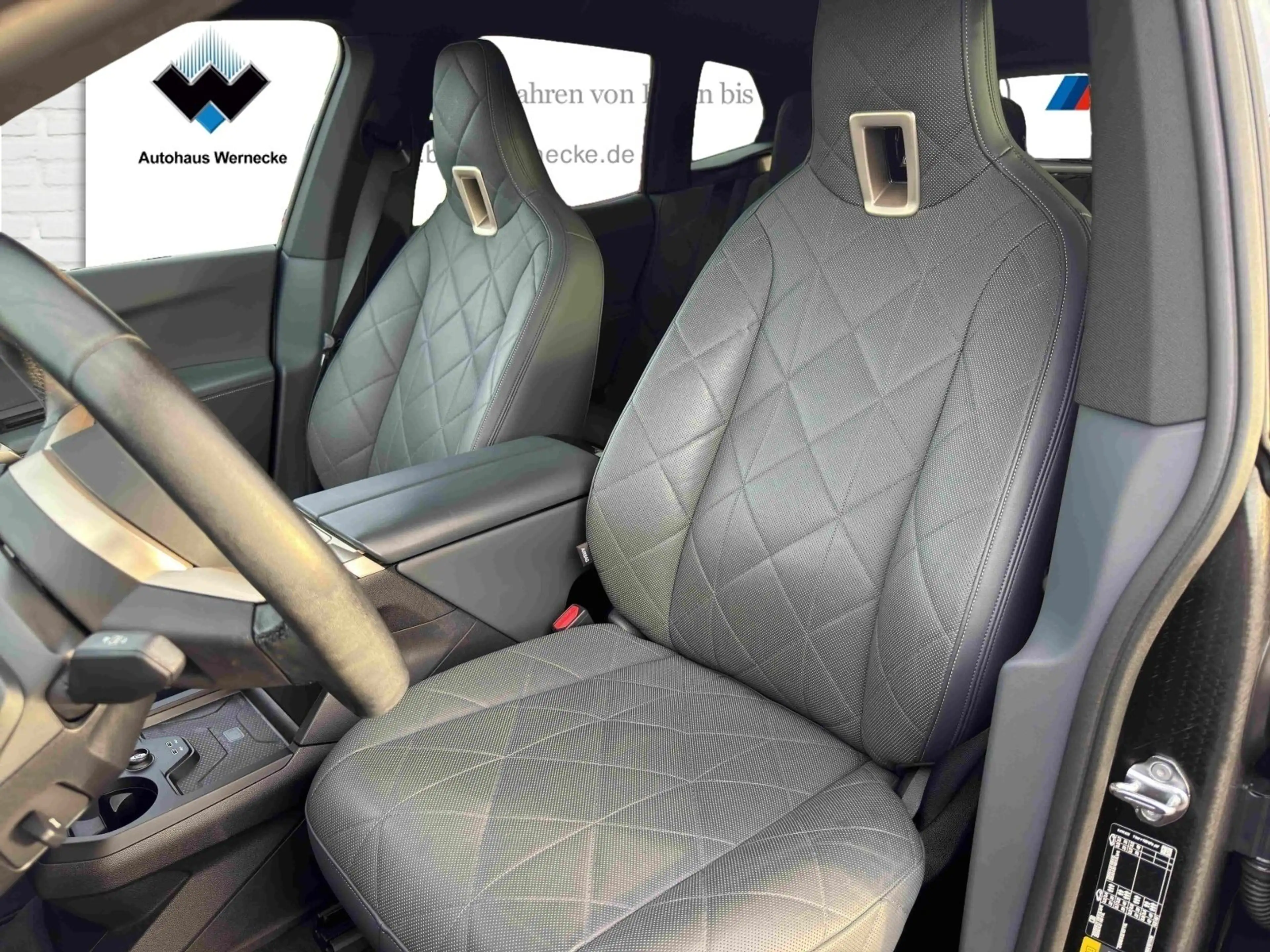 BMW iX xDrive40 — photo 12