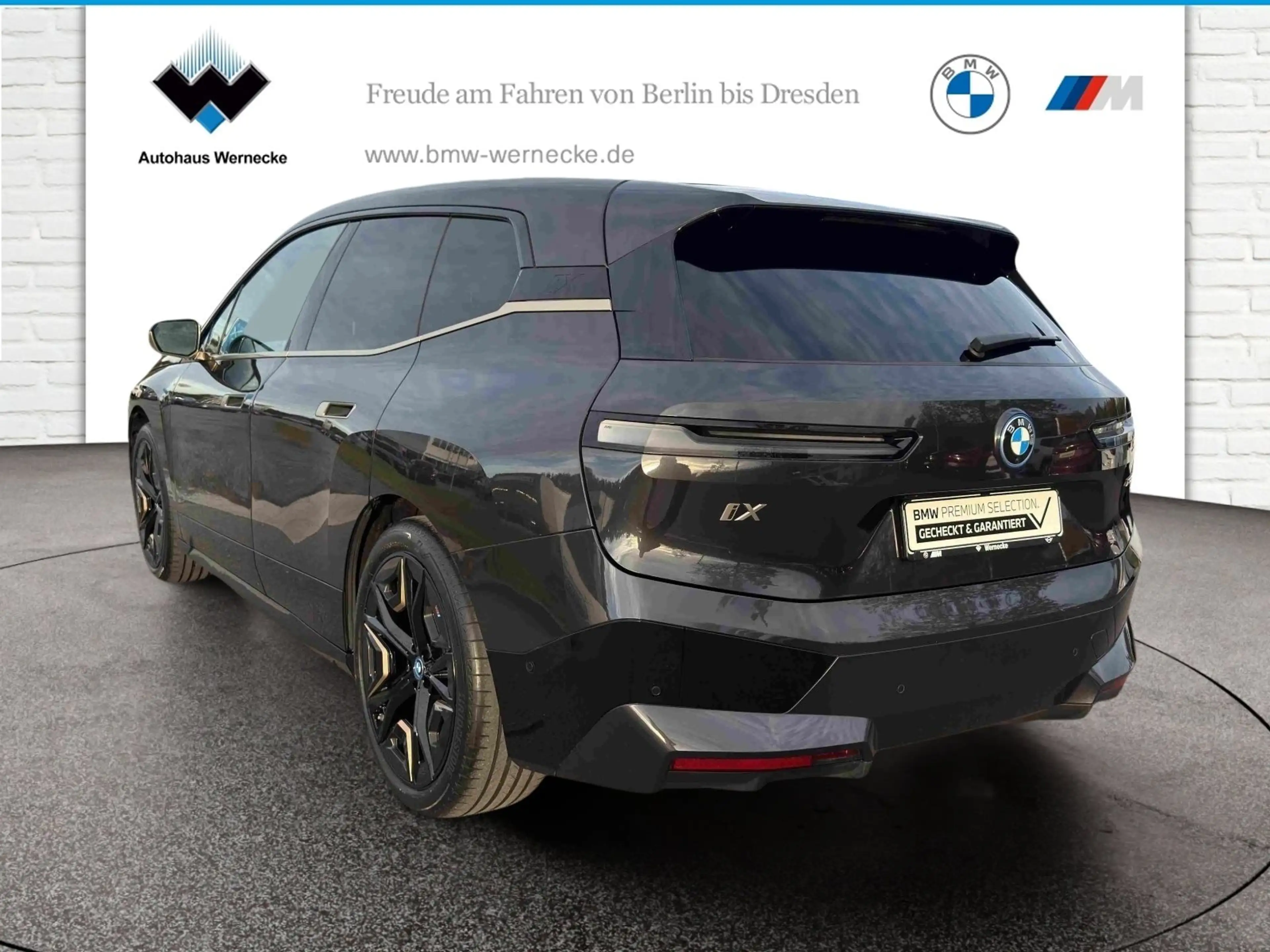 BMW iX xDrive40 — photo 3