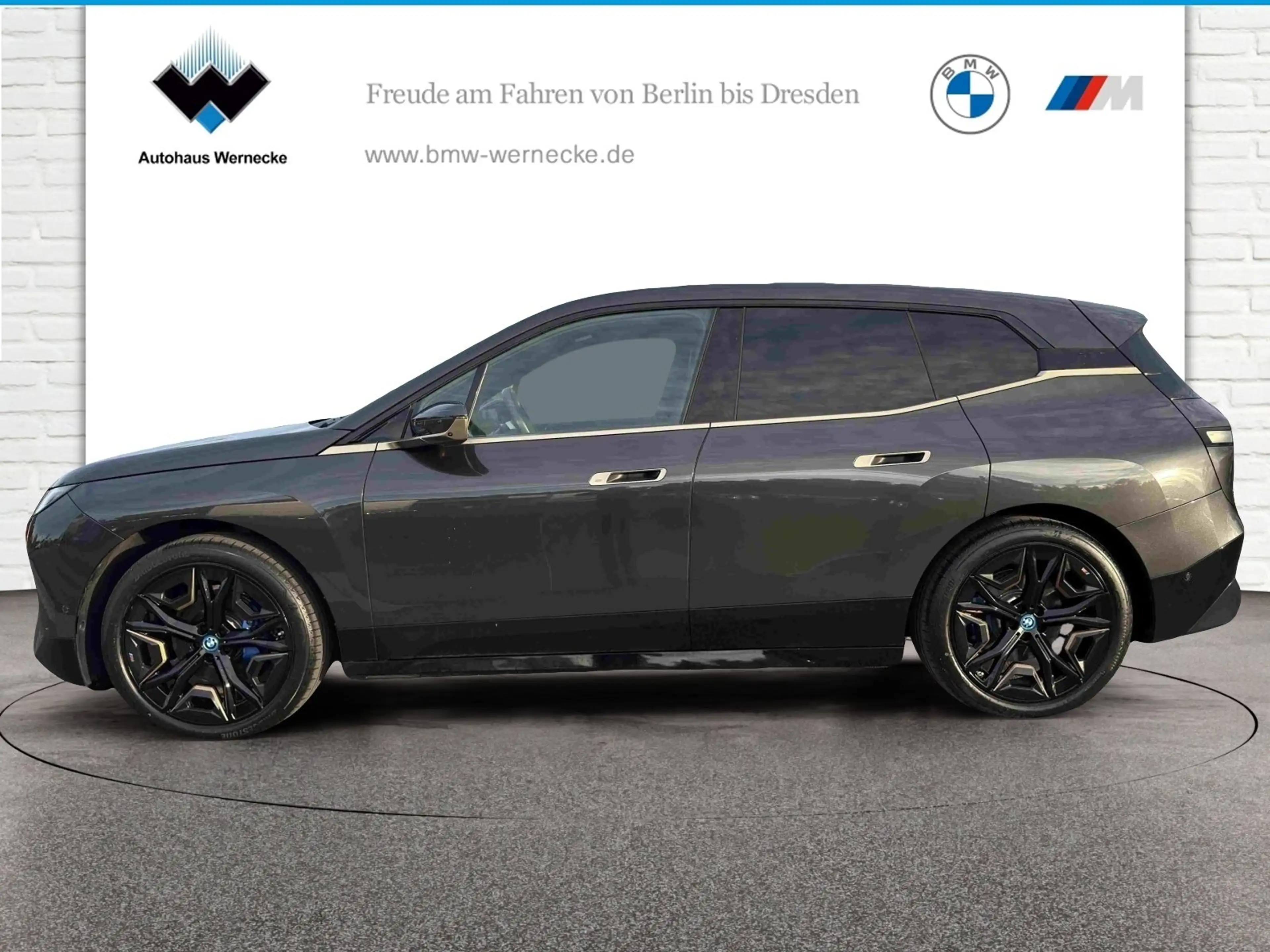 BMW iX xDrive40 — photo 2