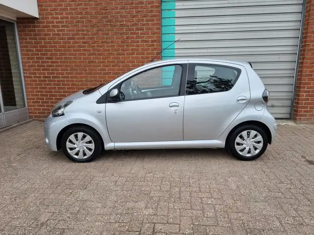 Toyota Aygo view 9