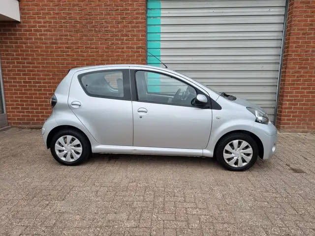 Toyota Aygo view 10
