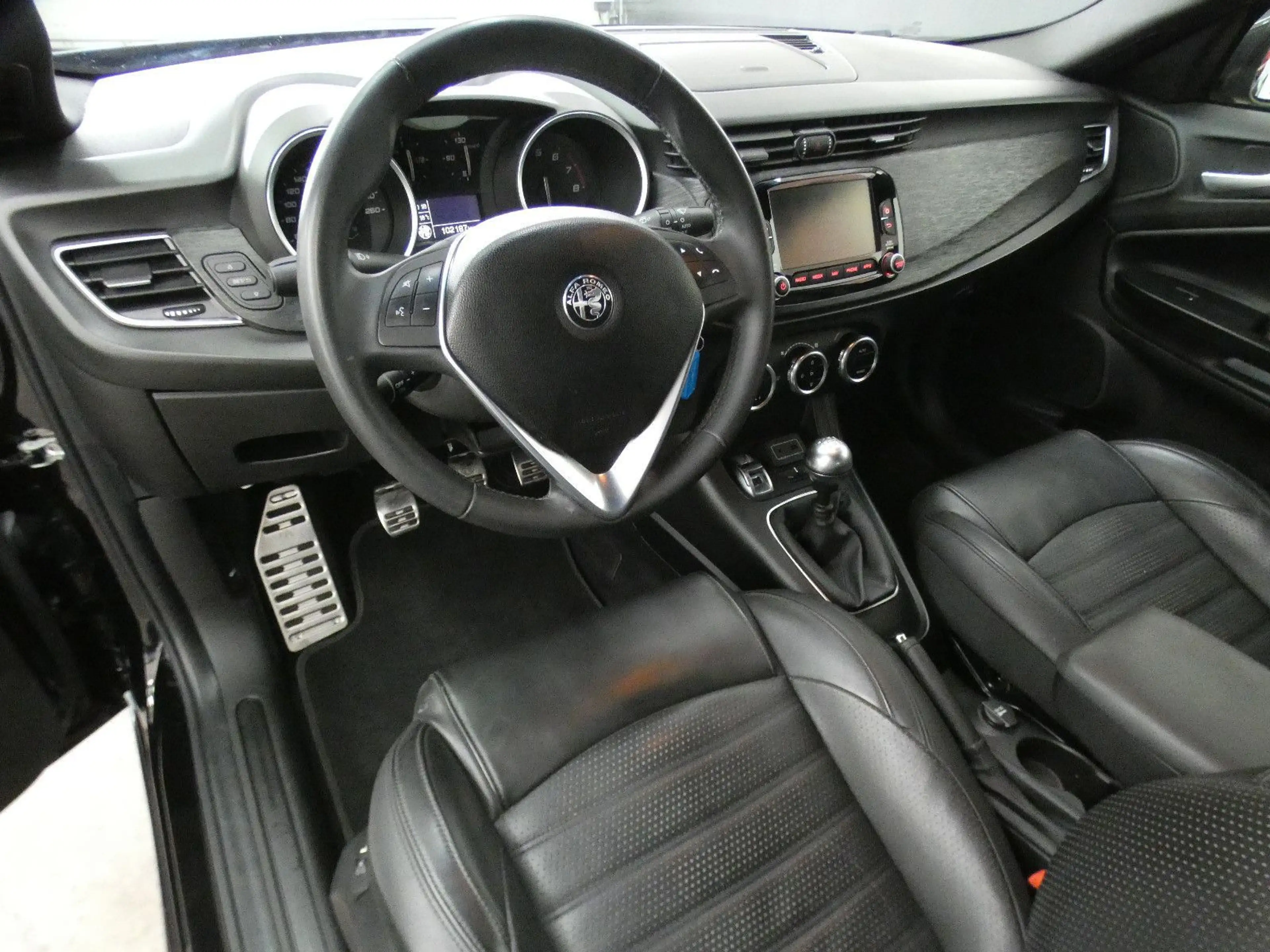 Alfa Romeo Giulietta SUPER*PDC*NAVI*UConnect*BI-XENON*LEDER — photo 7