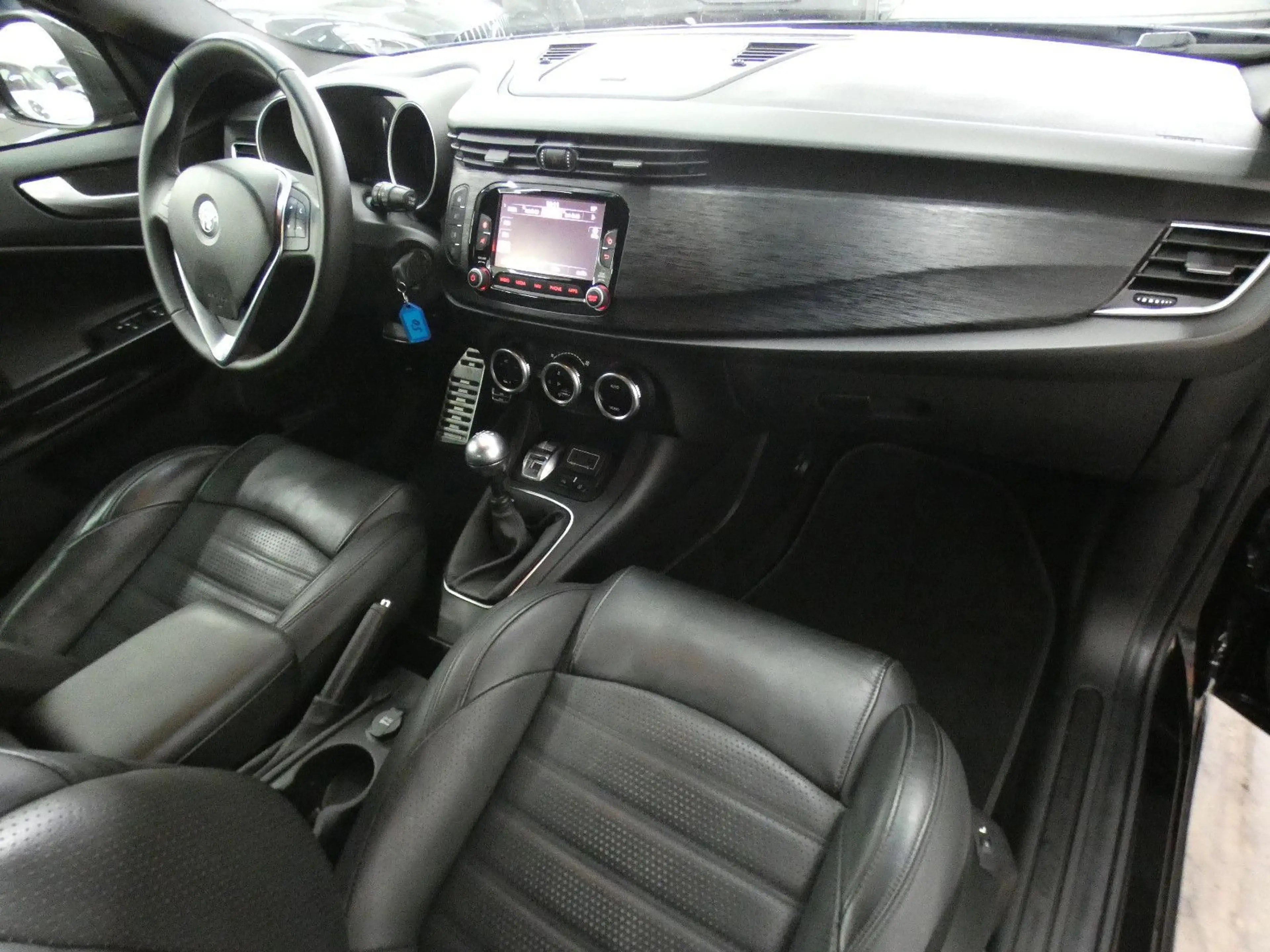 Alfa Romeo Giulietta SUPER*PDC*NAVI*UConnect*BI-XENON*LEDER — photo 9