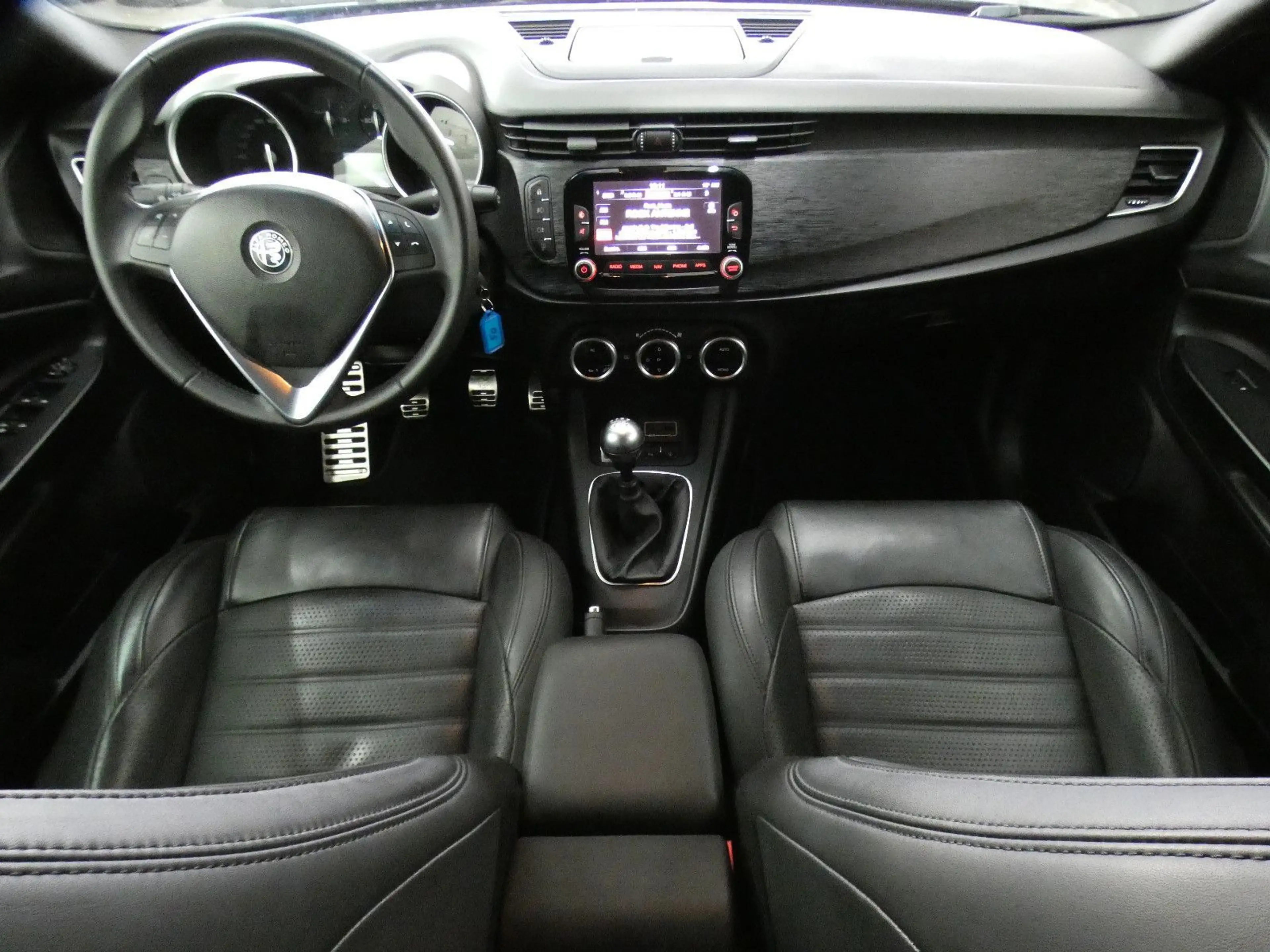 Alfa Romeo Giulietta SUPER*PDC*NAVI*UConnect*BI-XENON*LEDER — photo 11
