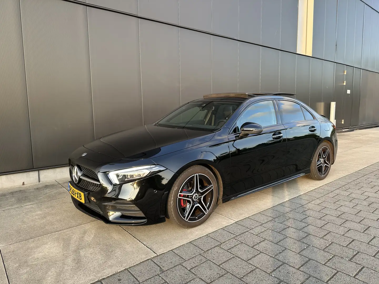 Mercedes-Benz A 160 Mercedes Benz A200 Limousine AMG-line 2019 Zwart - 2