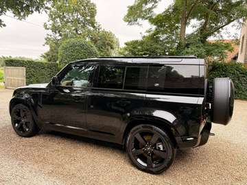 Defender 110 3.0 D MHEV D300 X-Dynamic HSE