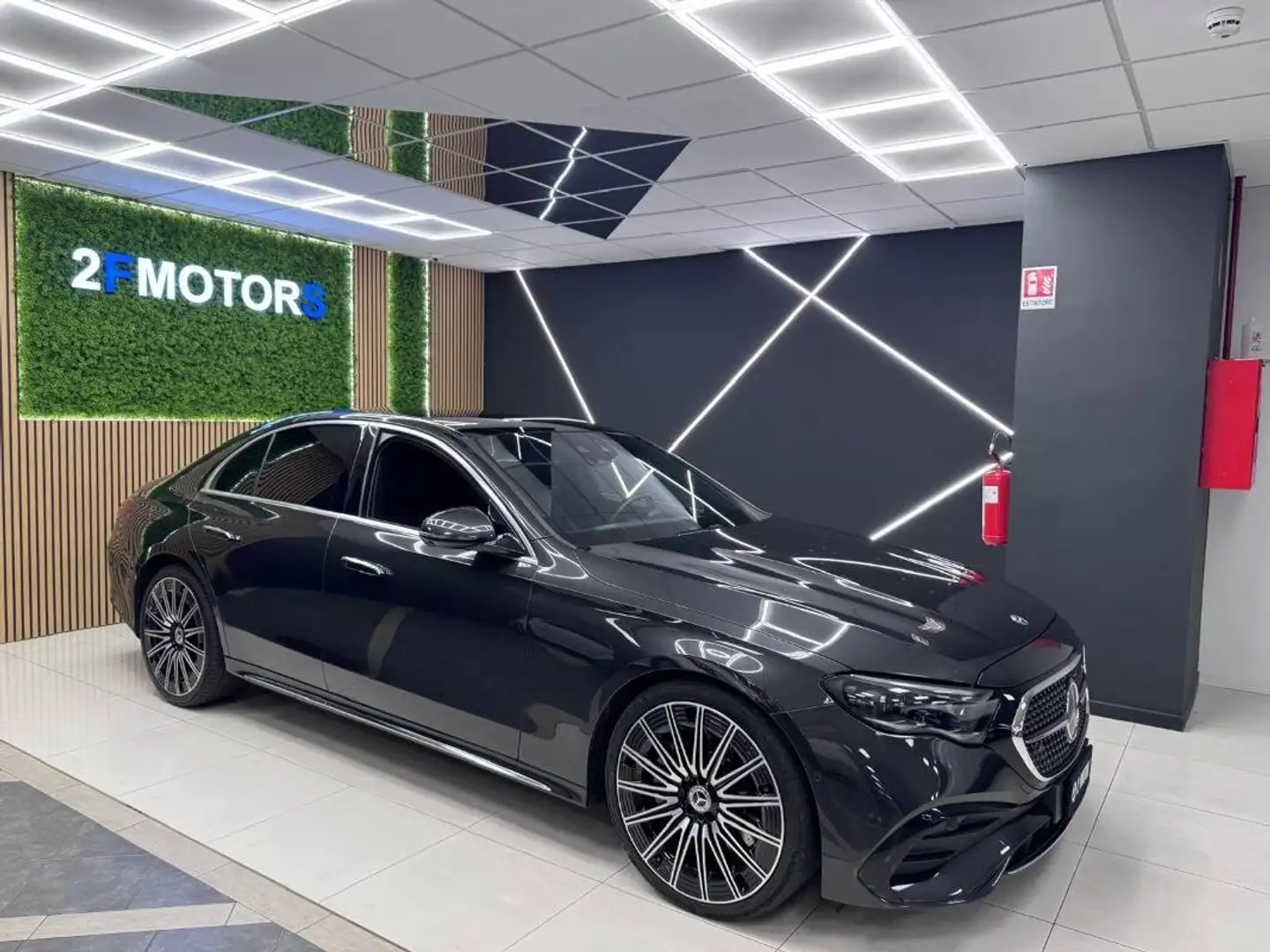 Mercedes-Benz E 220 220 d AMG Line Premium Plus auto Schwarz - 2