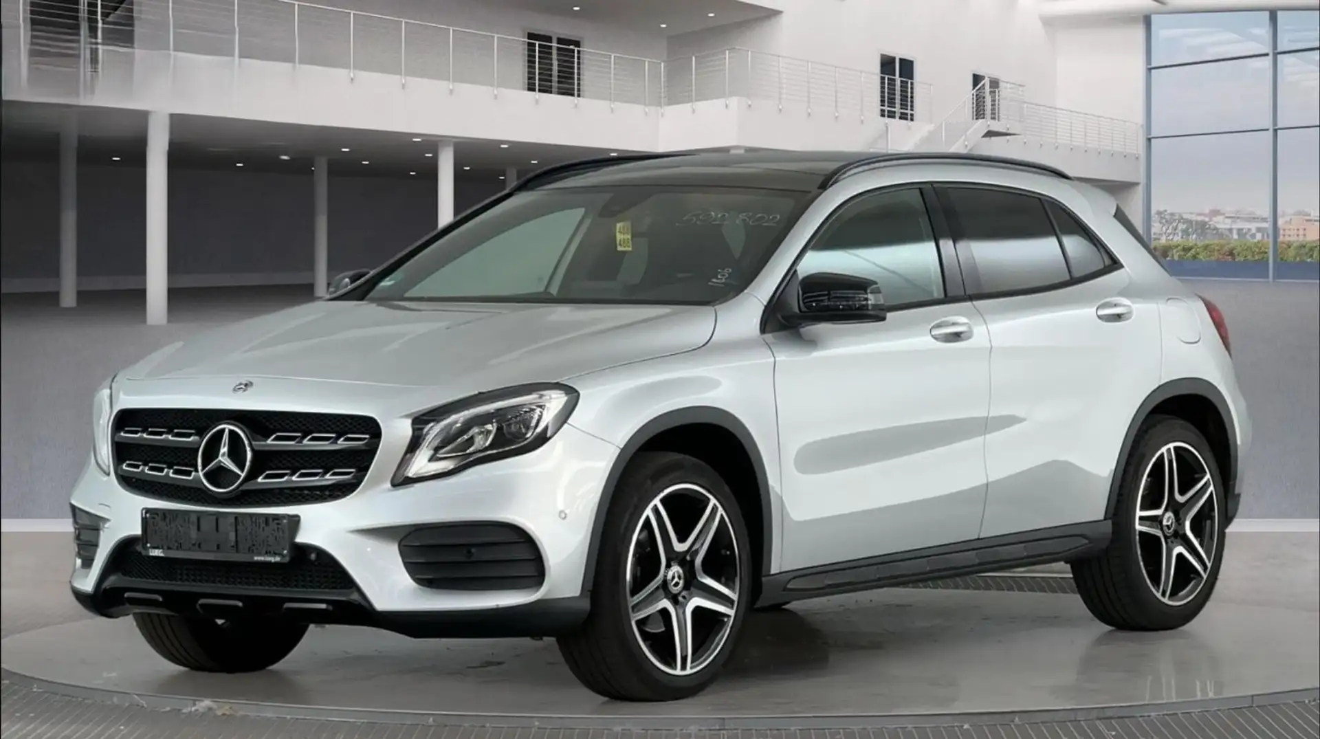 Mercedes-Benz GLA 200 AMG M-BEAM+H&K+NIGHT-PAKET+PANO+KAM+TEMP Argent - 2