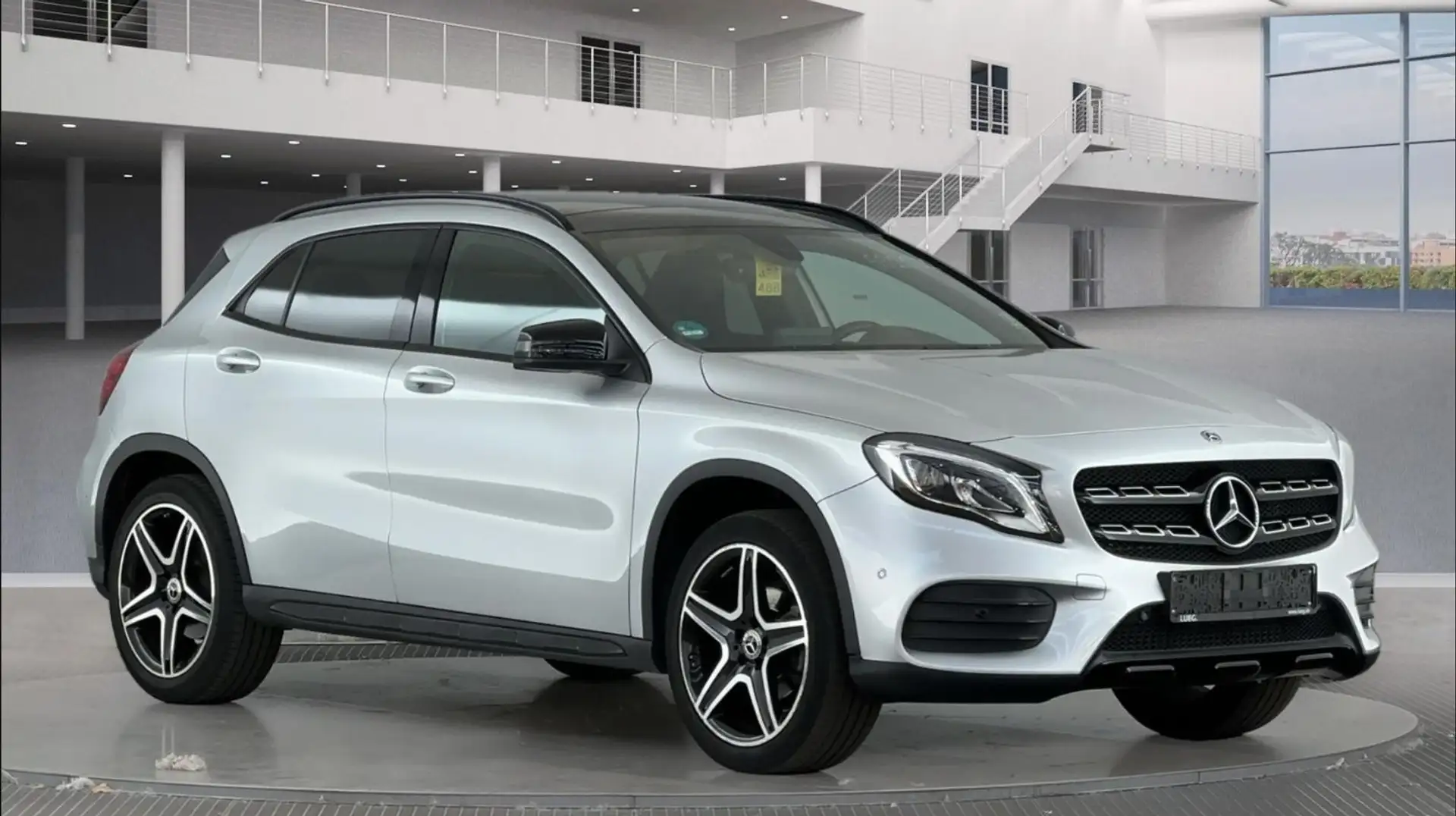 Mercedes-Benz GLA 200 AMG M-BEAM+H&K+NIGHT-PAKET+PANO+KAM+TEMP Argent - 1